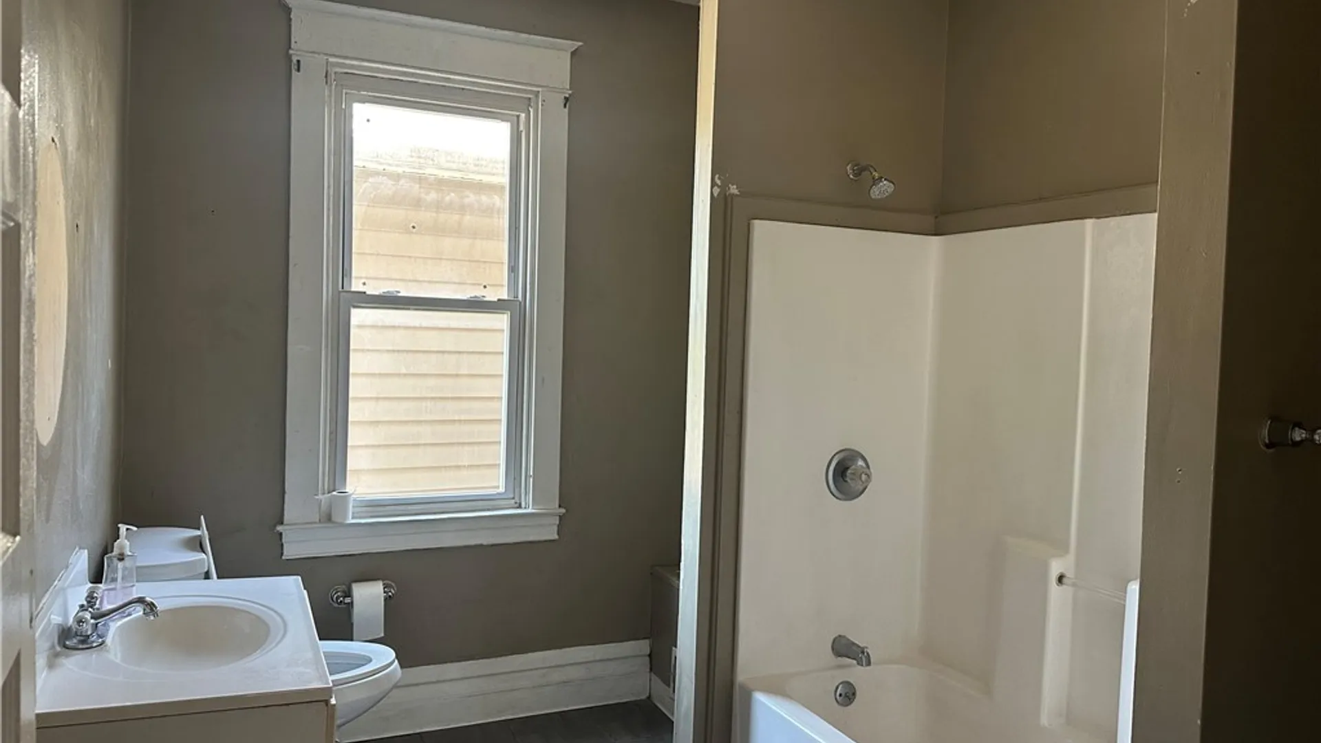 Property at 81 Aldrich Place, Buffalo, NY 14220 14