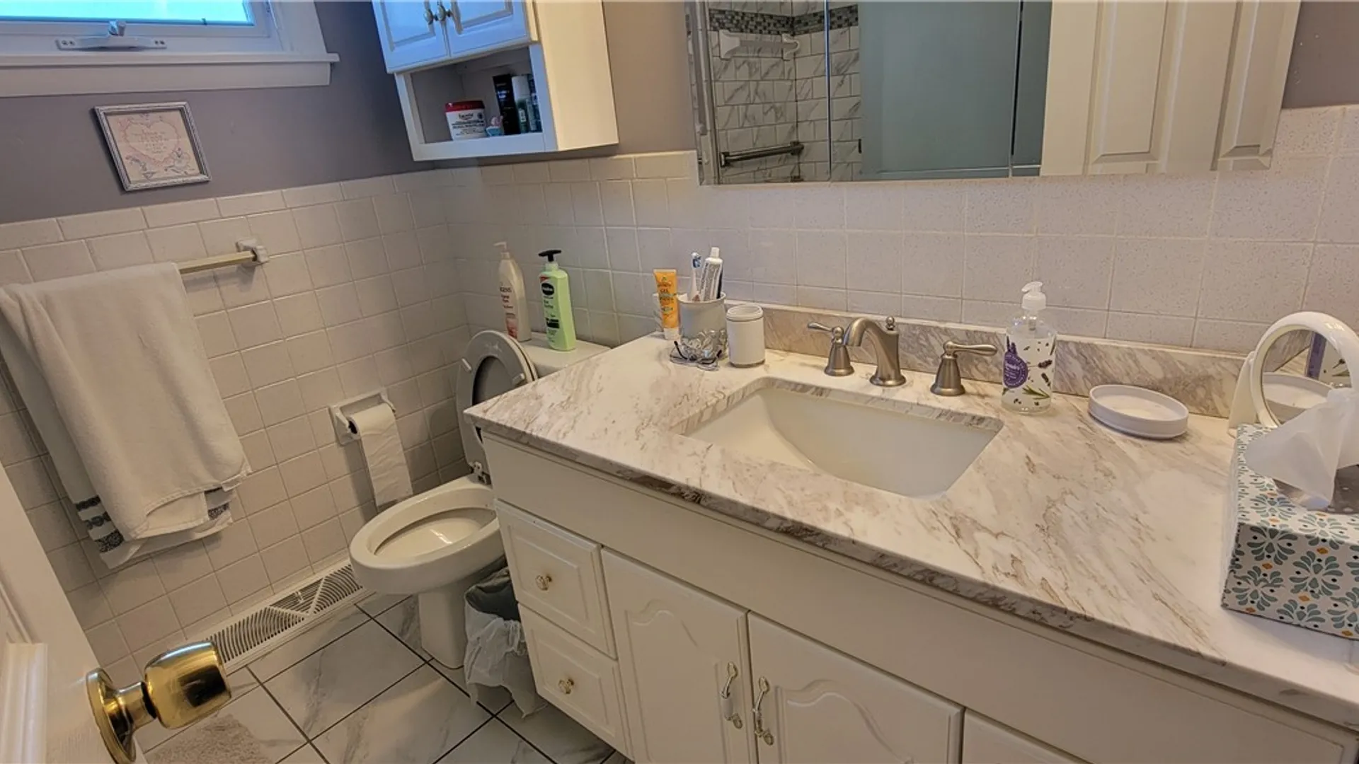 Property at 39 Angela Lane, Cheektowaga, NY 14225 14