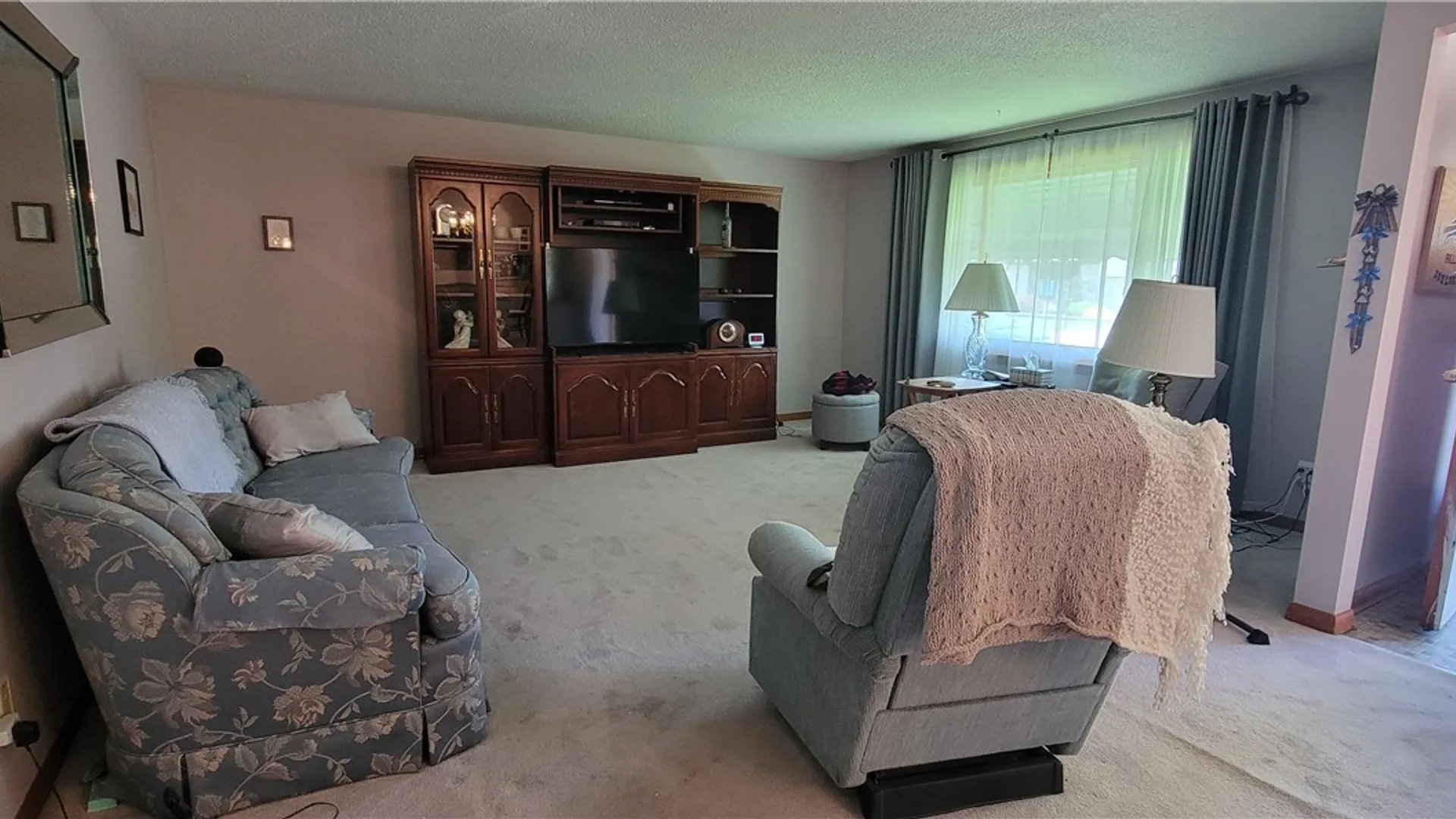 Property at 39 Angela Lane, Cheektowaga, NY 14225 6