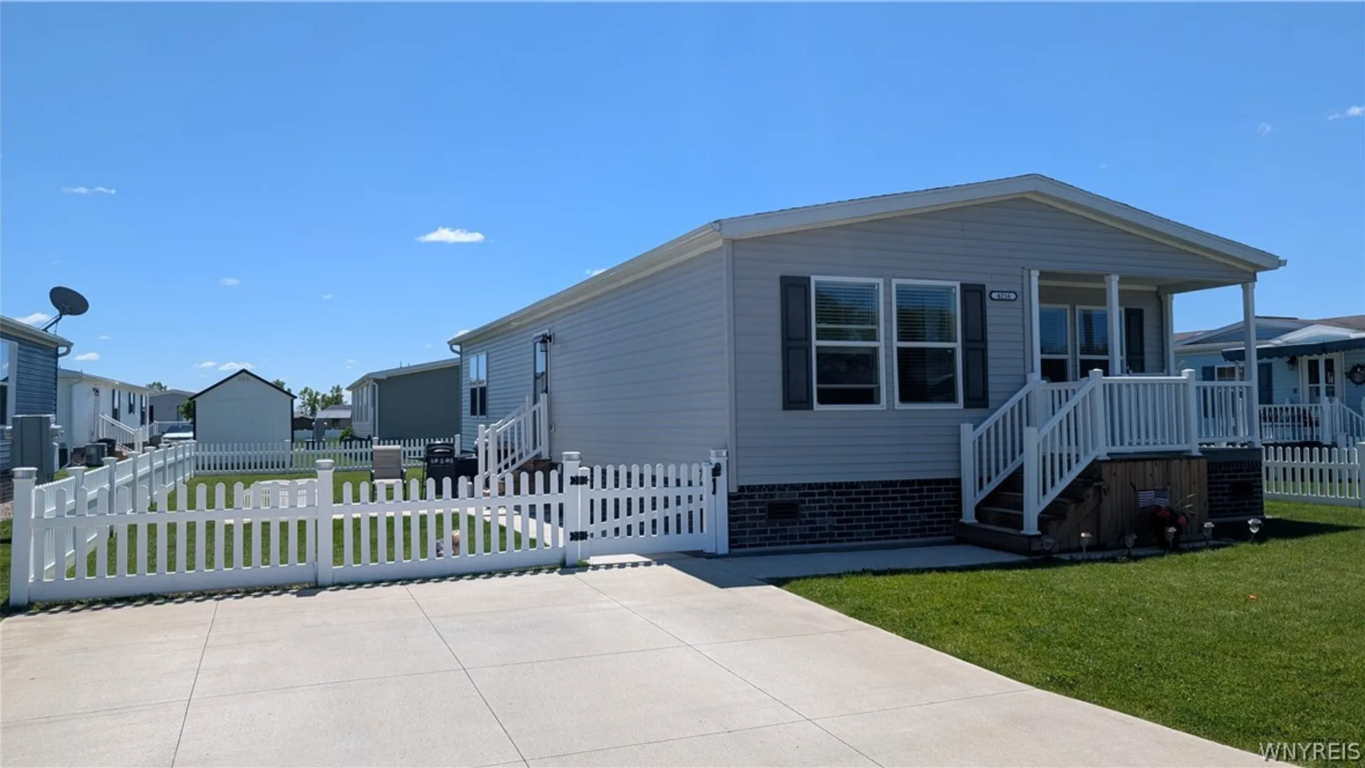 Property at 4216 Mohawk Pkwy, Niagara, NY 14304 2