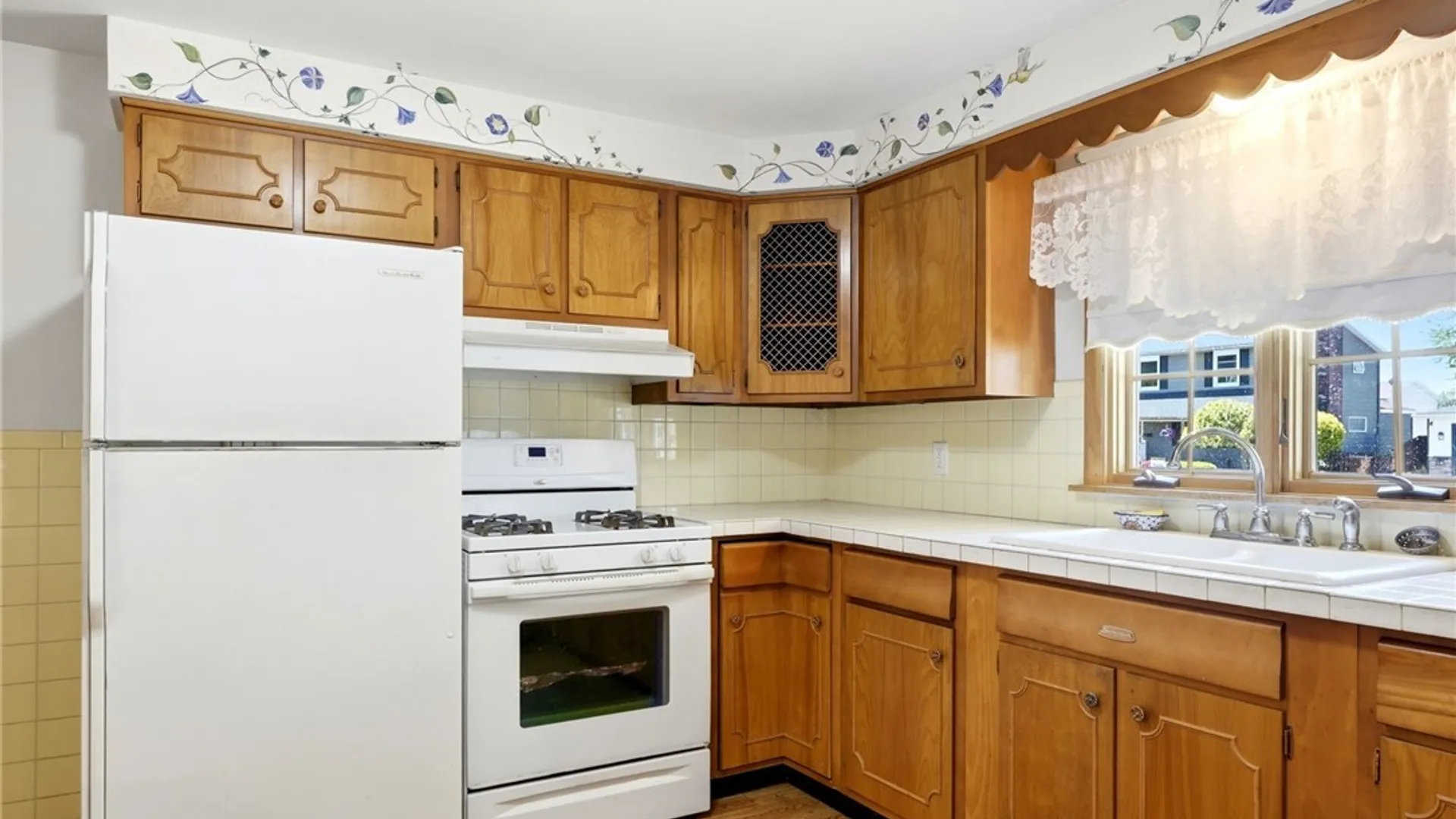 Property at 17 Delphi Drive, Cheektowaga, NY 14227 15