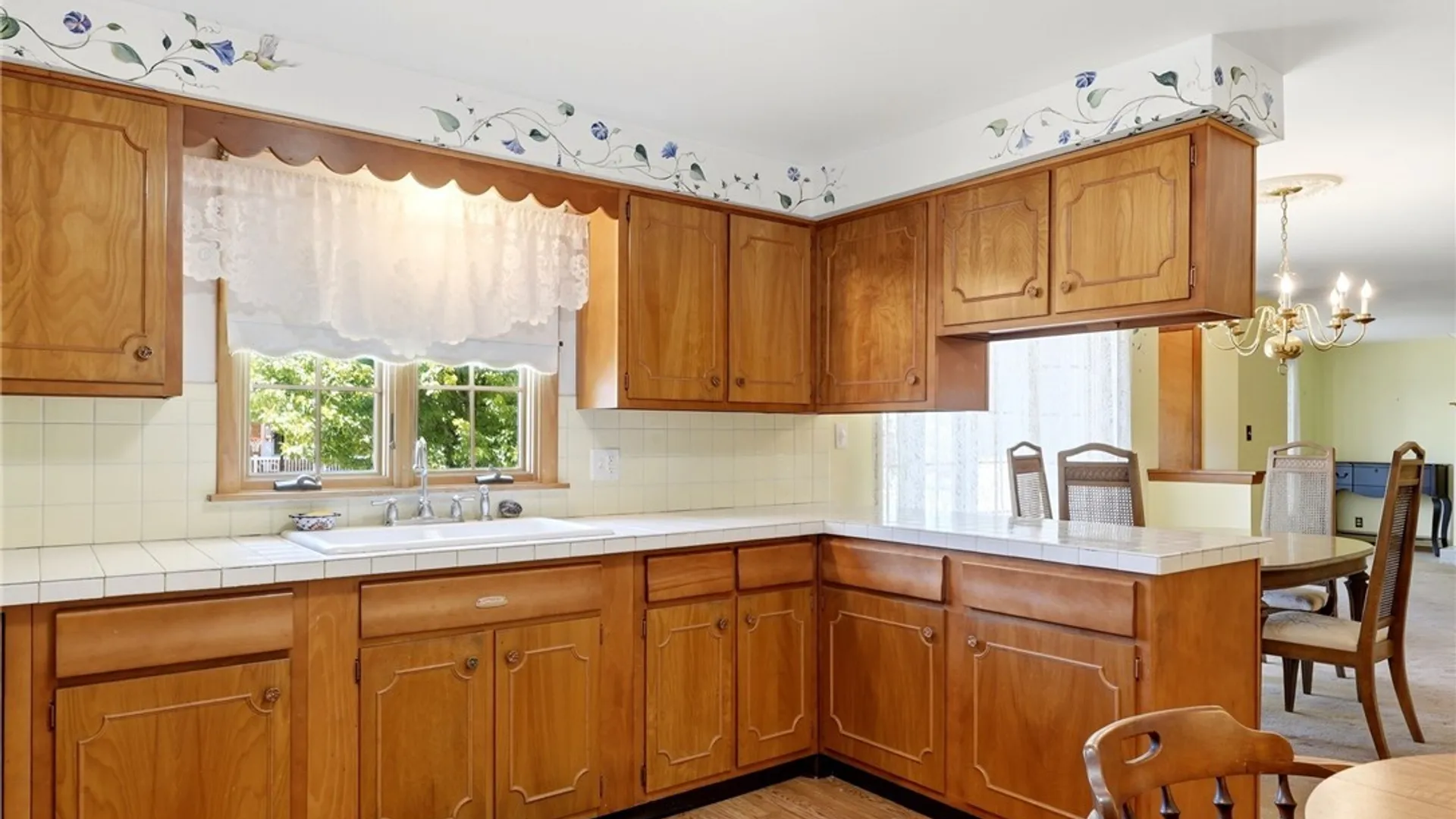 Property at 17 Delphi Drive, Cheektowaga, NY 14227 16