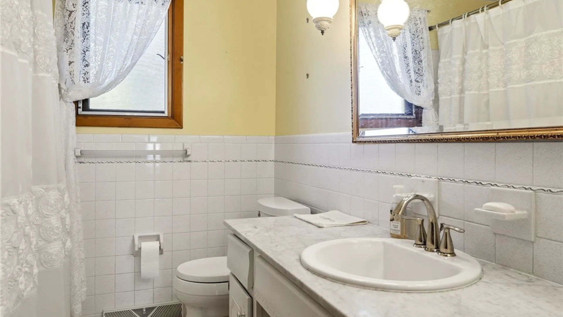 Property at 17 Delphi Drive, Cheektowaga, NY 14227 18