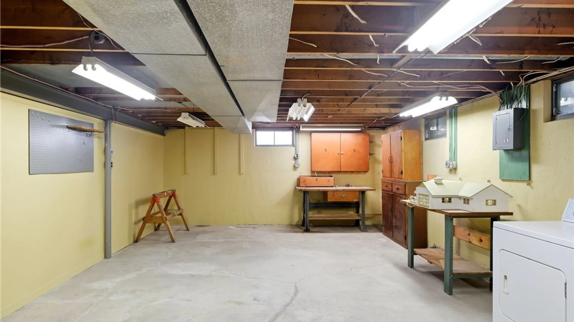 Property at 17 Delphi Drive, Cheektowaga, NY 14227 30