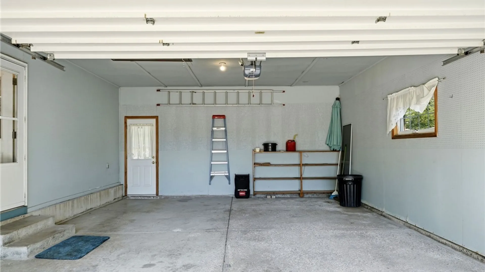 Property at 17 Delphi Drive, Cheektowaga, NY 14227 39