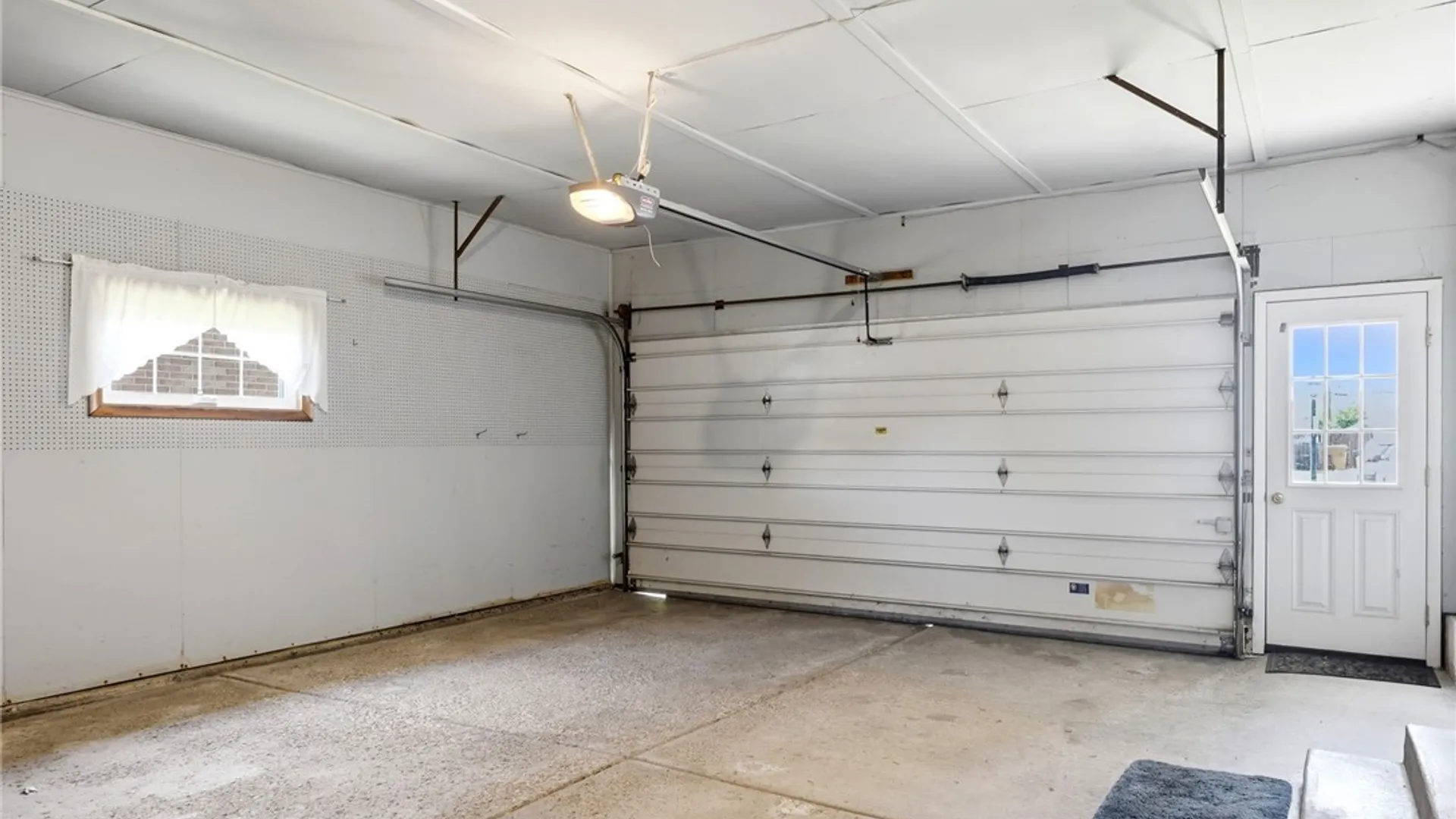 Property at 17 Delphi Drive, Cheektowaga, NY 14227 40