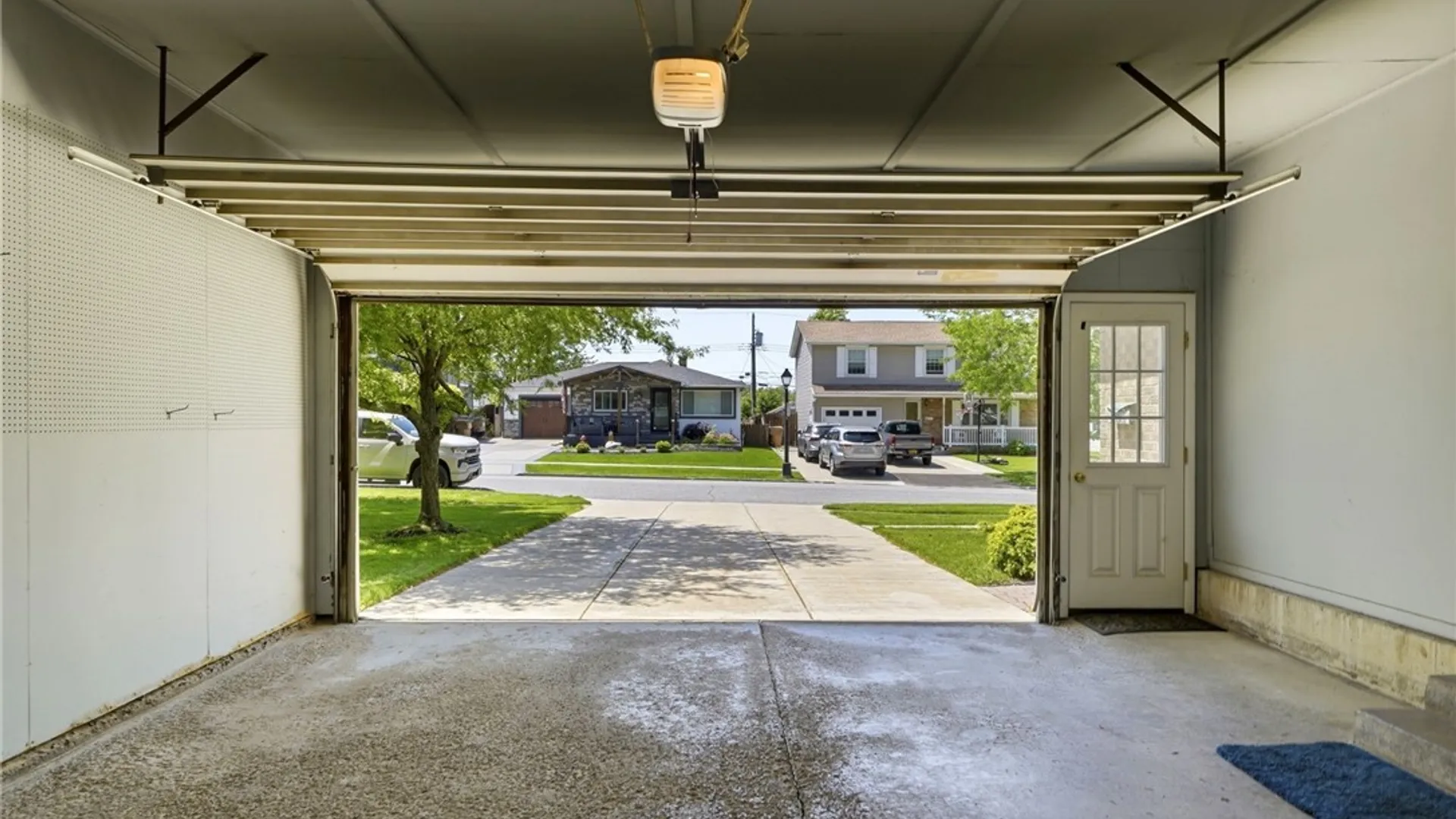 Property at 17 Delphi Drive, Cheektowaga, NY 14227 41