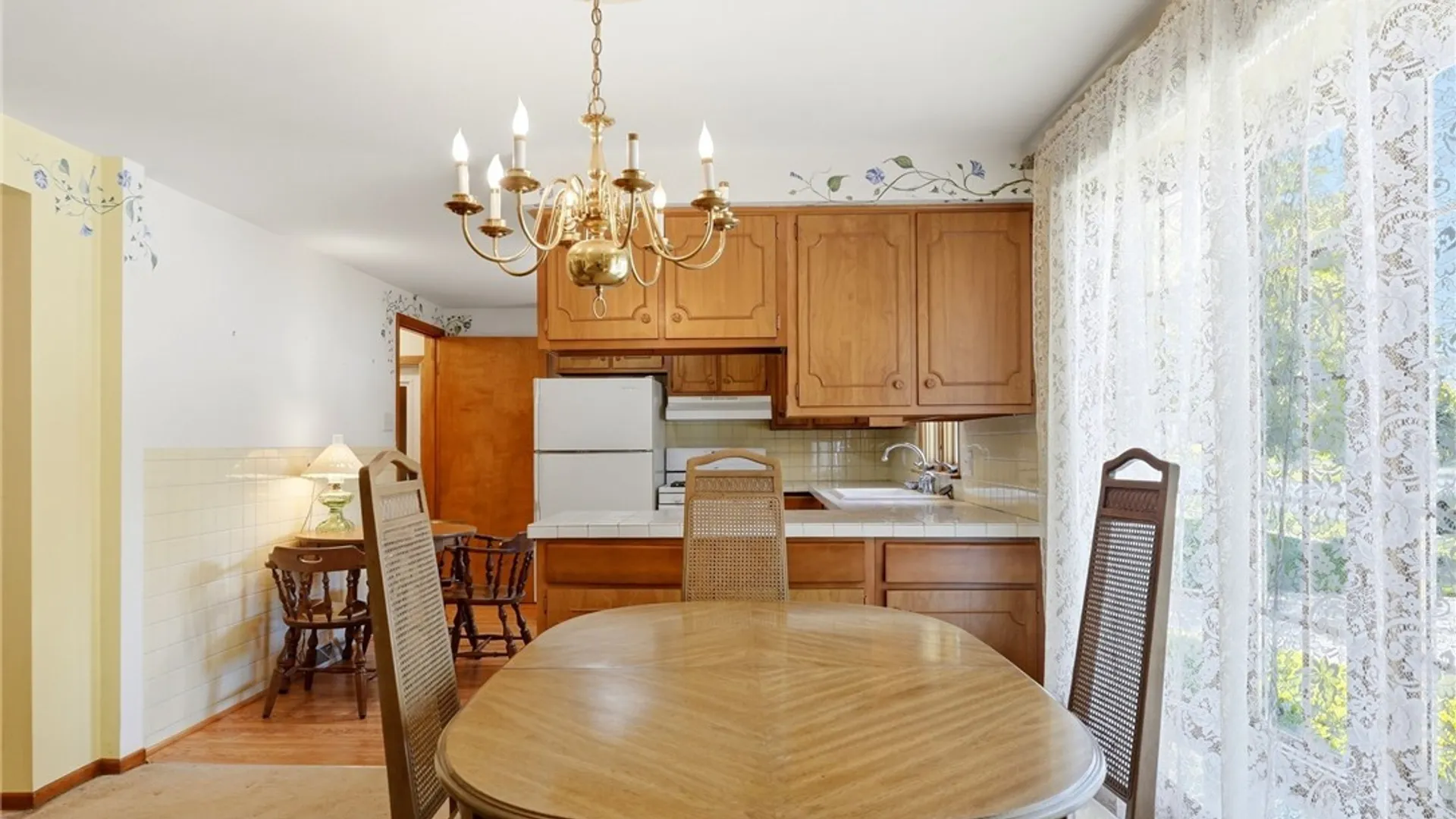 Property at 17 Delphi Drive, Cheektowaga, NY 14227 9