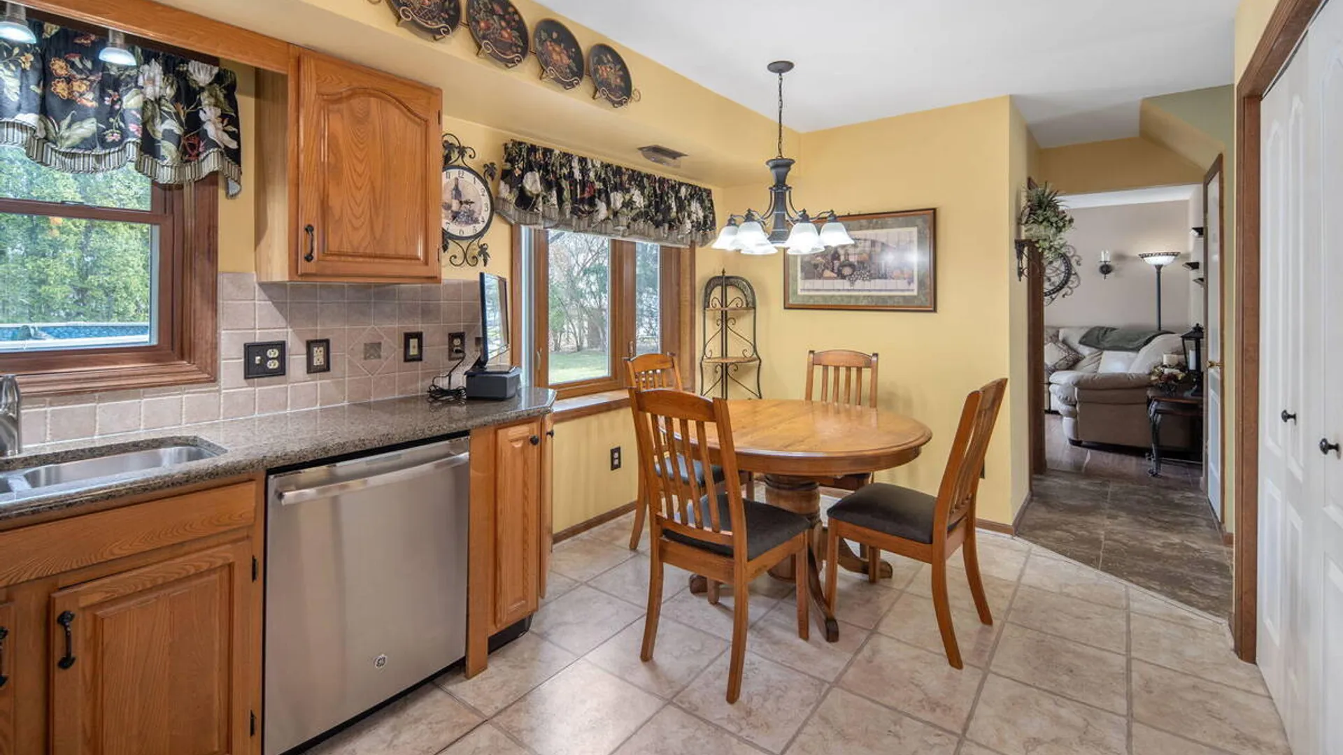 Property at 2 Cartwheel Drive, Scotia, NY 12302 9
