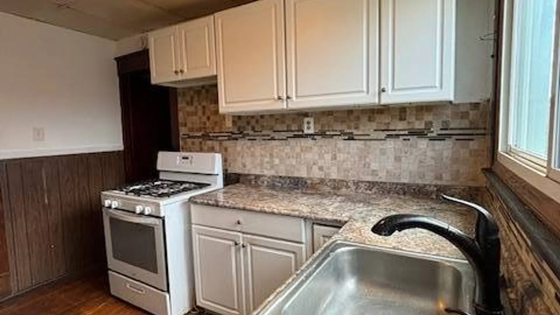 Property at 23 Hampton Street, Albany, NY 12209 10