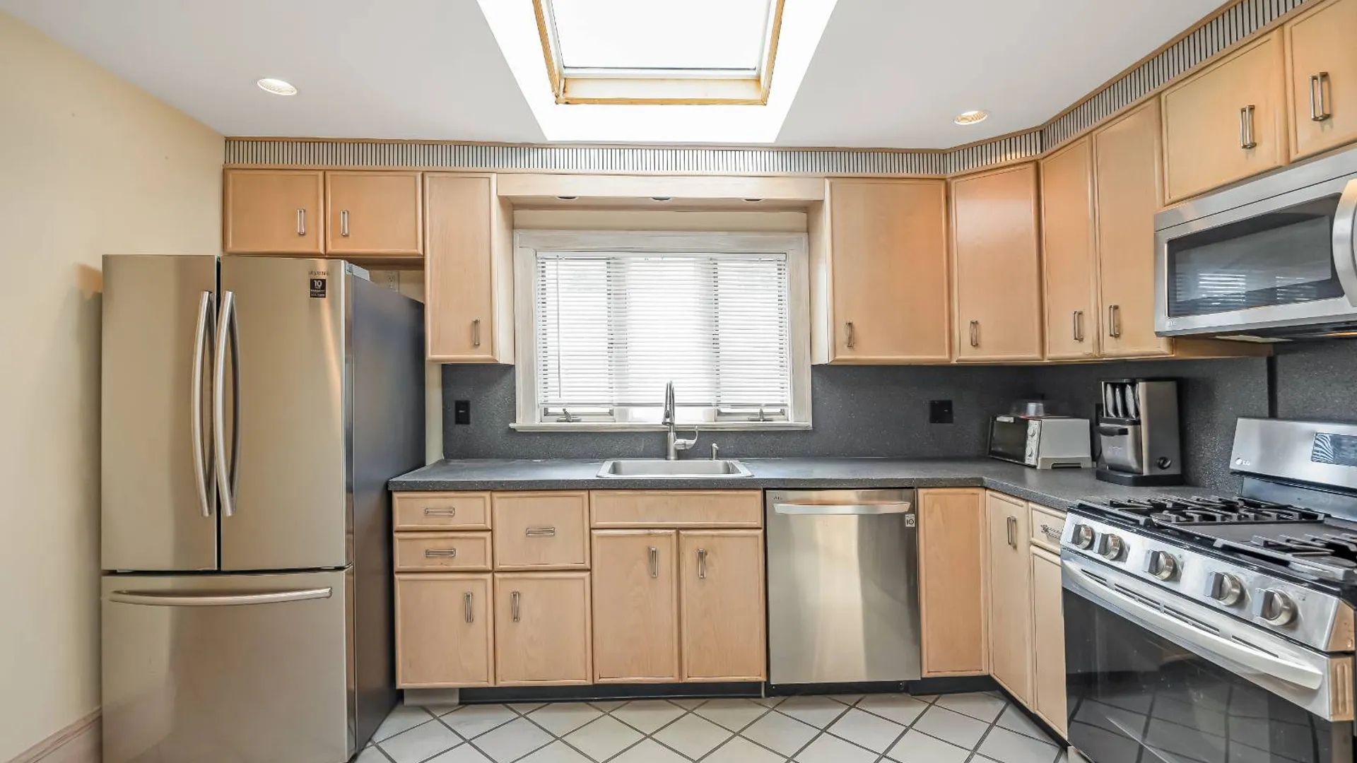 Property at 1018 Cottage Pl, Baldwin, NY 11510 8