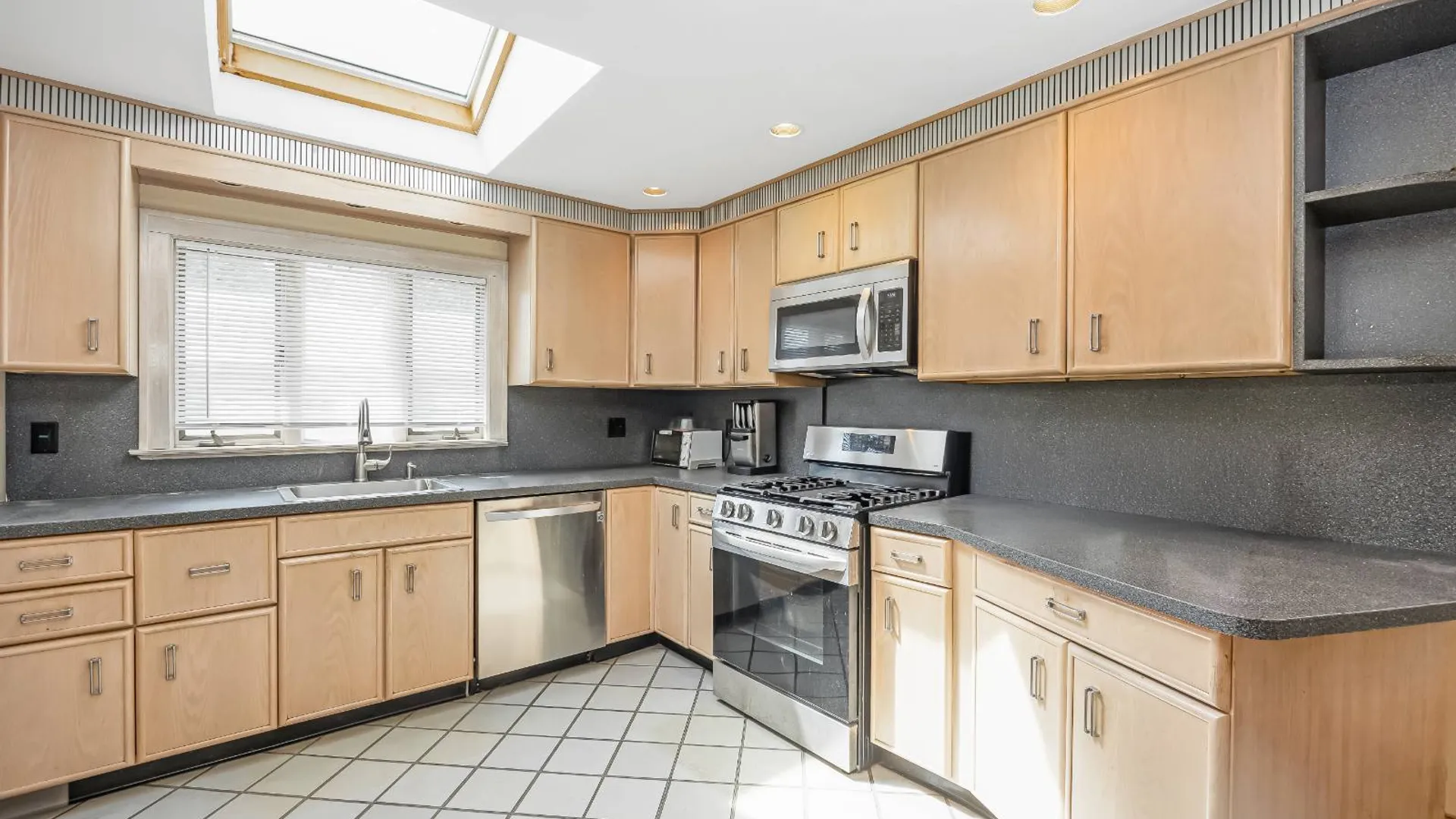 Property at 1018 Cottage Pl, Baldwin, NY 11510 9