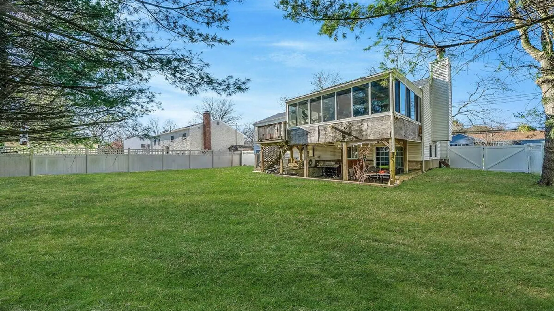 Property at 104 Colonial Street, East Northport, NY 11731 36