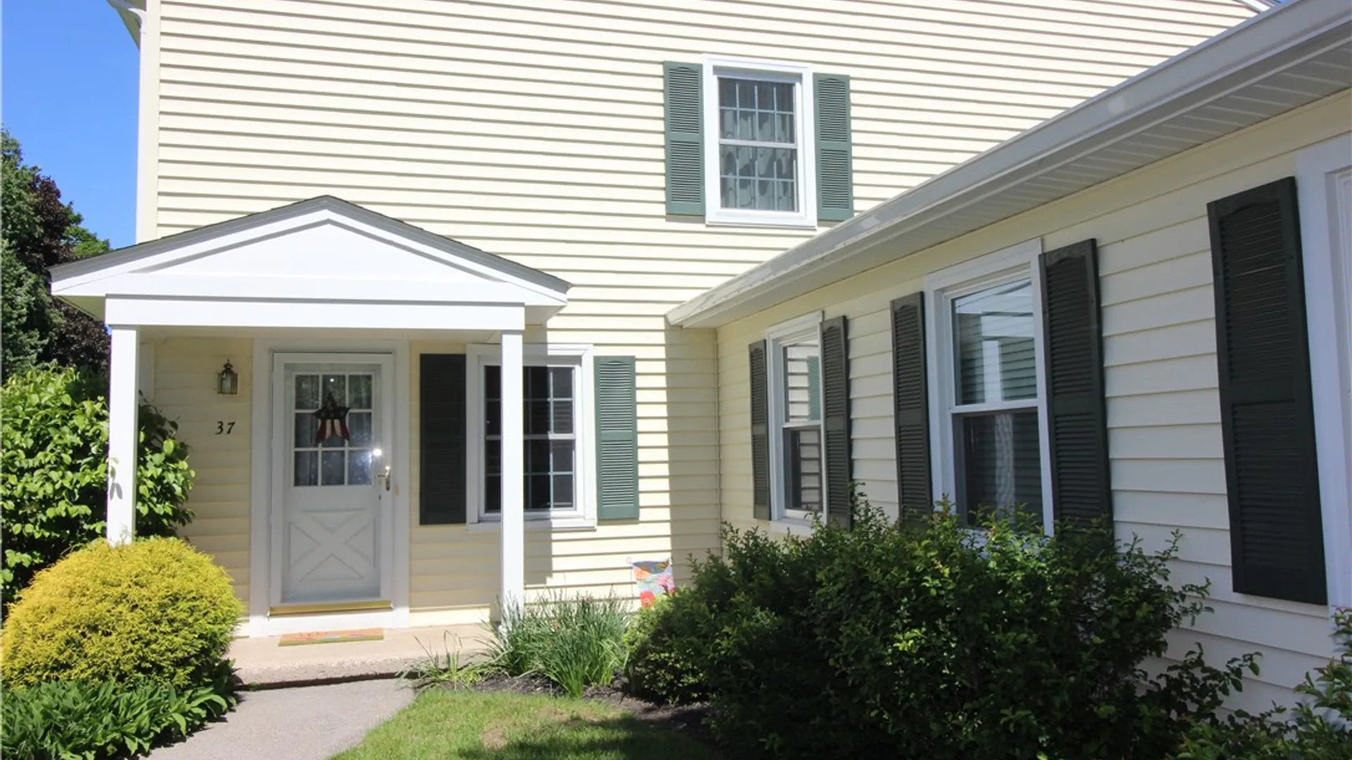 Property at 37 Heron Way, Perinton, NY 14450 23