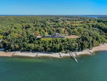 Property at 31 FORT HILL DR, Lloyd Harbor, NY 11743