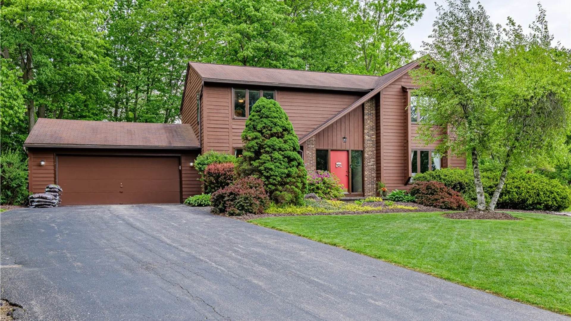 Property at 8 Great Garland, Perinton, NY 14450 2