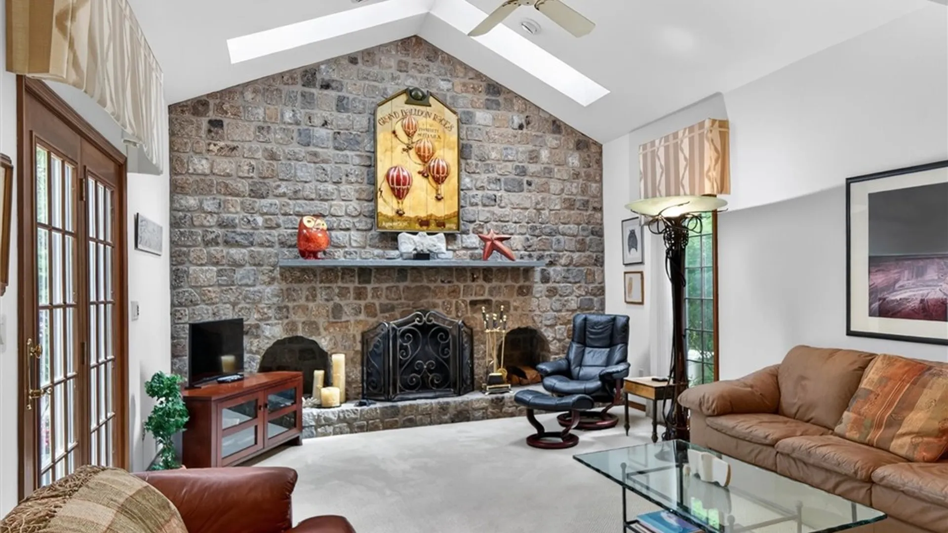 Property at 8 Saint Andrews, Pittsford, NY 14534 14
