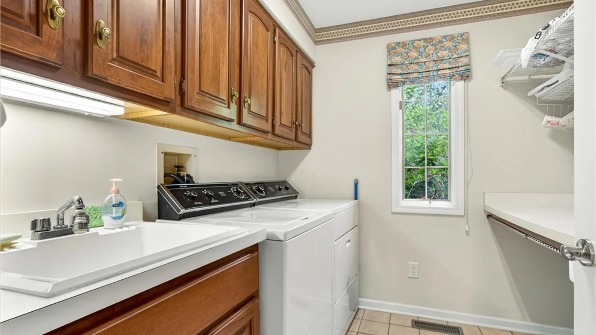 Property at 8 Saint Andrews, Pittsford, NY 14534 24