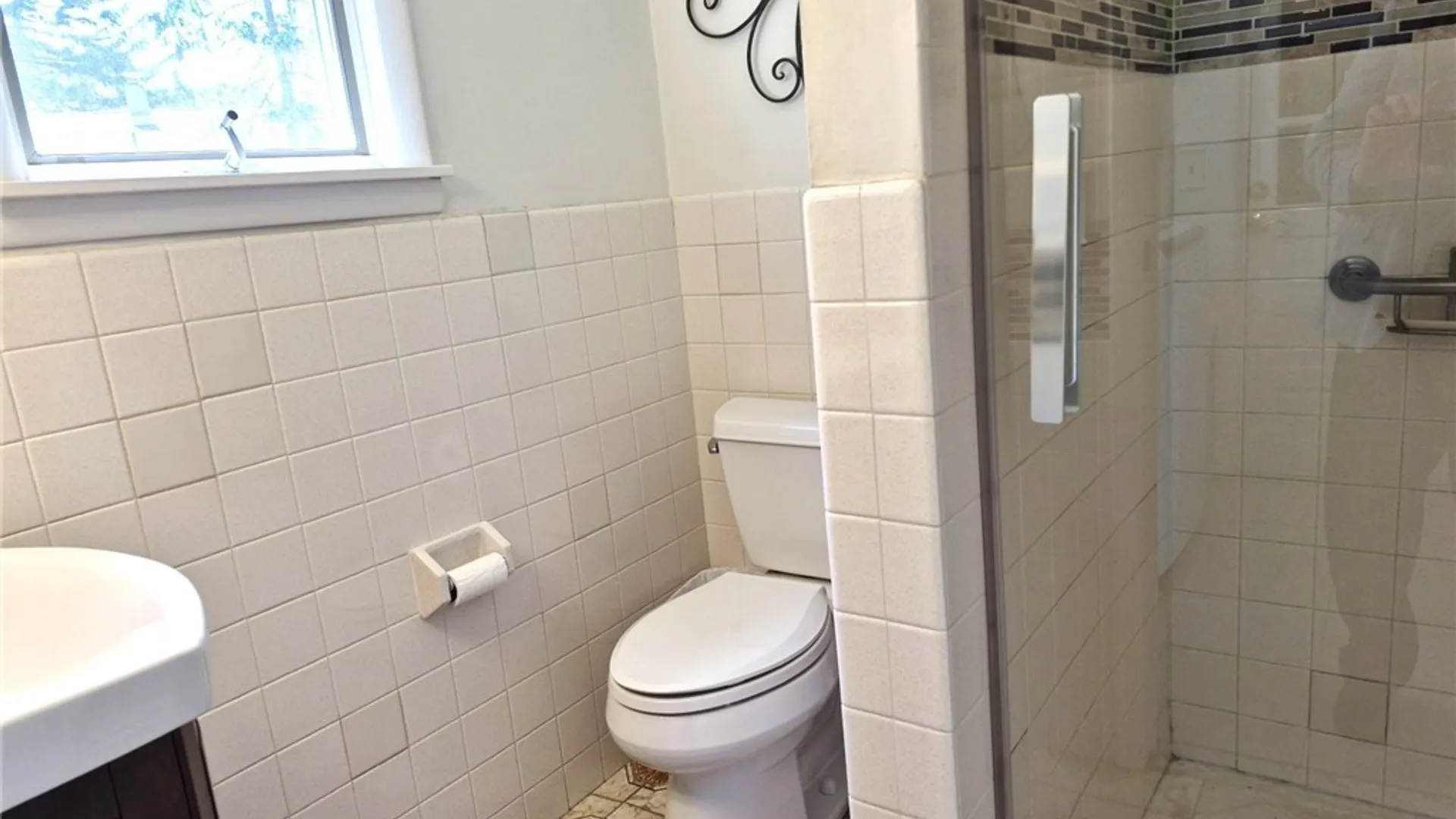 Property at 102 Hanover Avenue, Salina, NY 13088 10