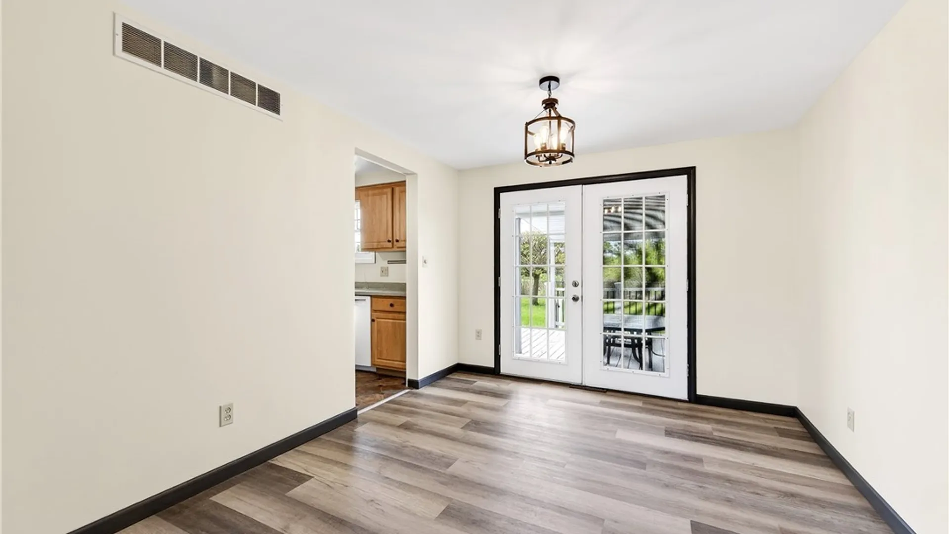 Property at 228 Gregory Place, Grand Island, NY 14072 10