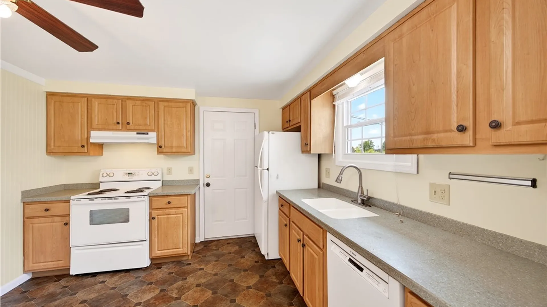 Property at 228 Gregory Place, Grand Island, NY 14072 12