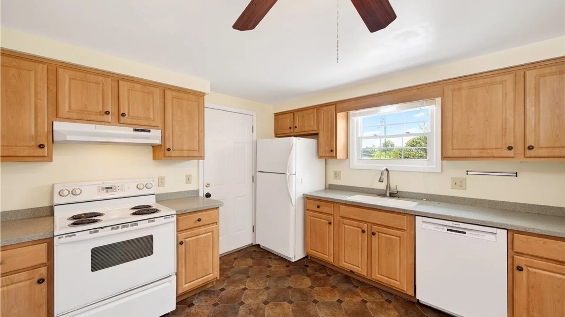 Property at 228 Gregory Place, Grand Island, NY 14072 13