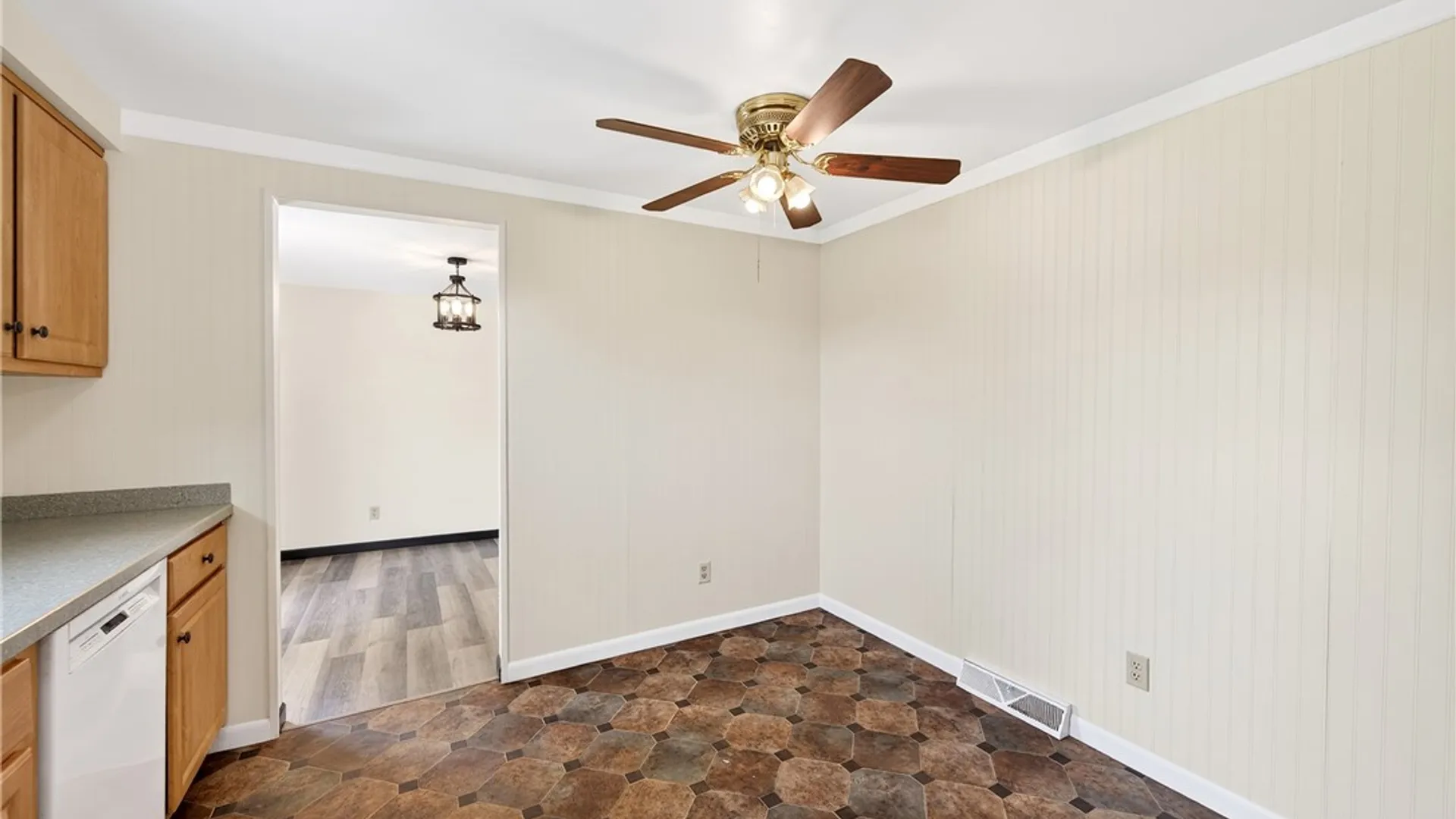 Property at 228 Gregory Place, Grand Island, NY 14072 15