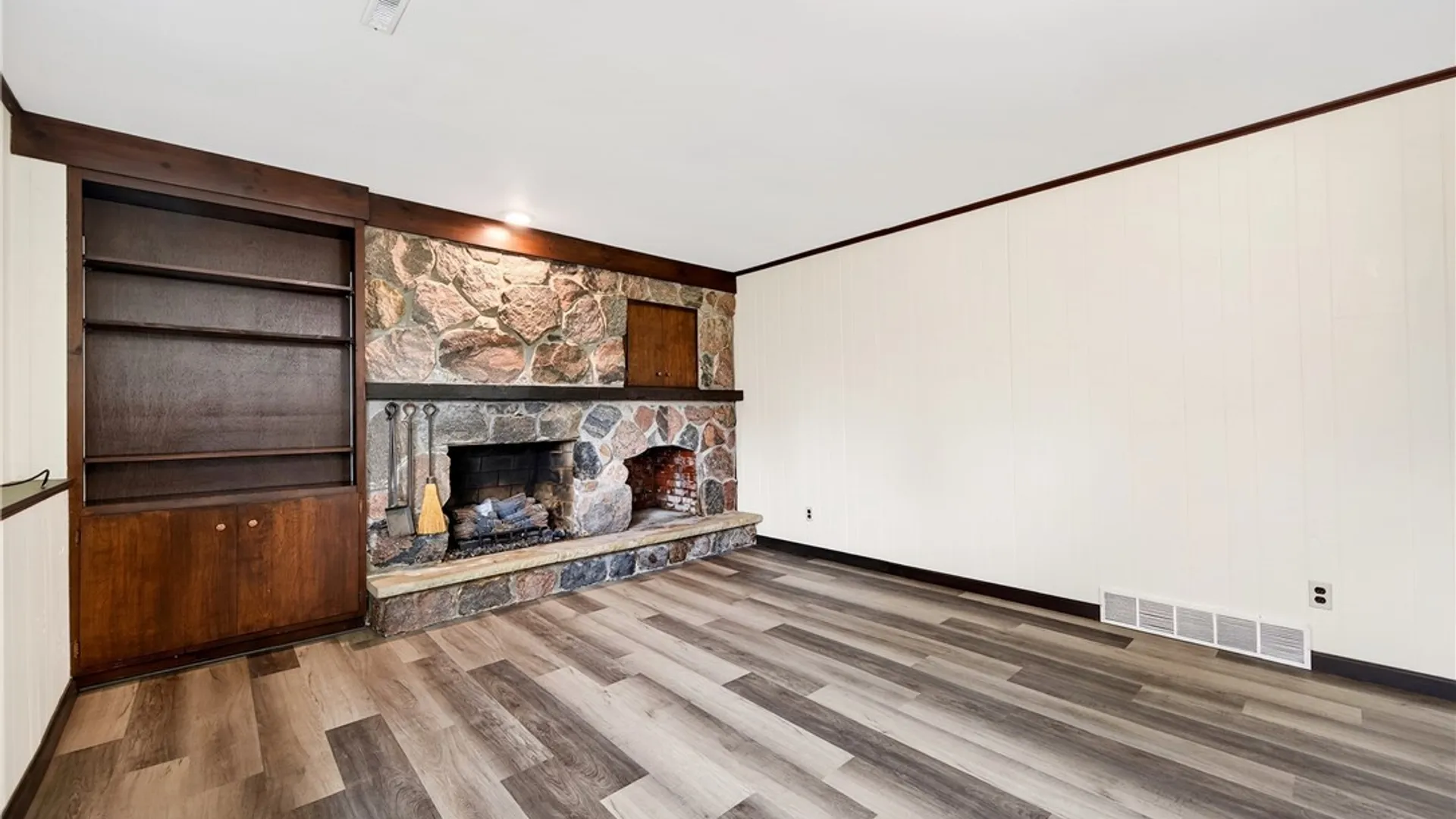 Property at 228 Gregory Place, Grand Island, NY 14072 17
