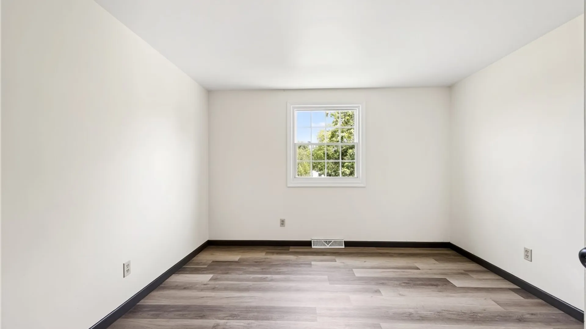 Property at 228 Gregory Place, Grand Island, NY 14072 22