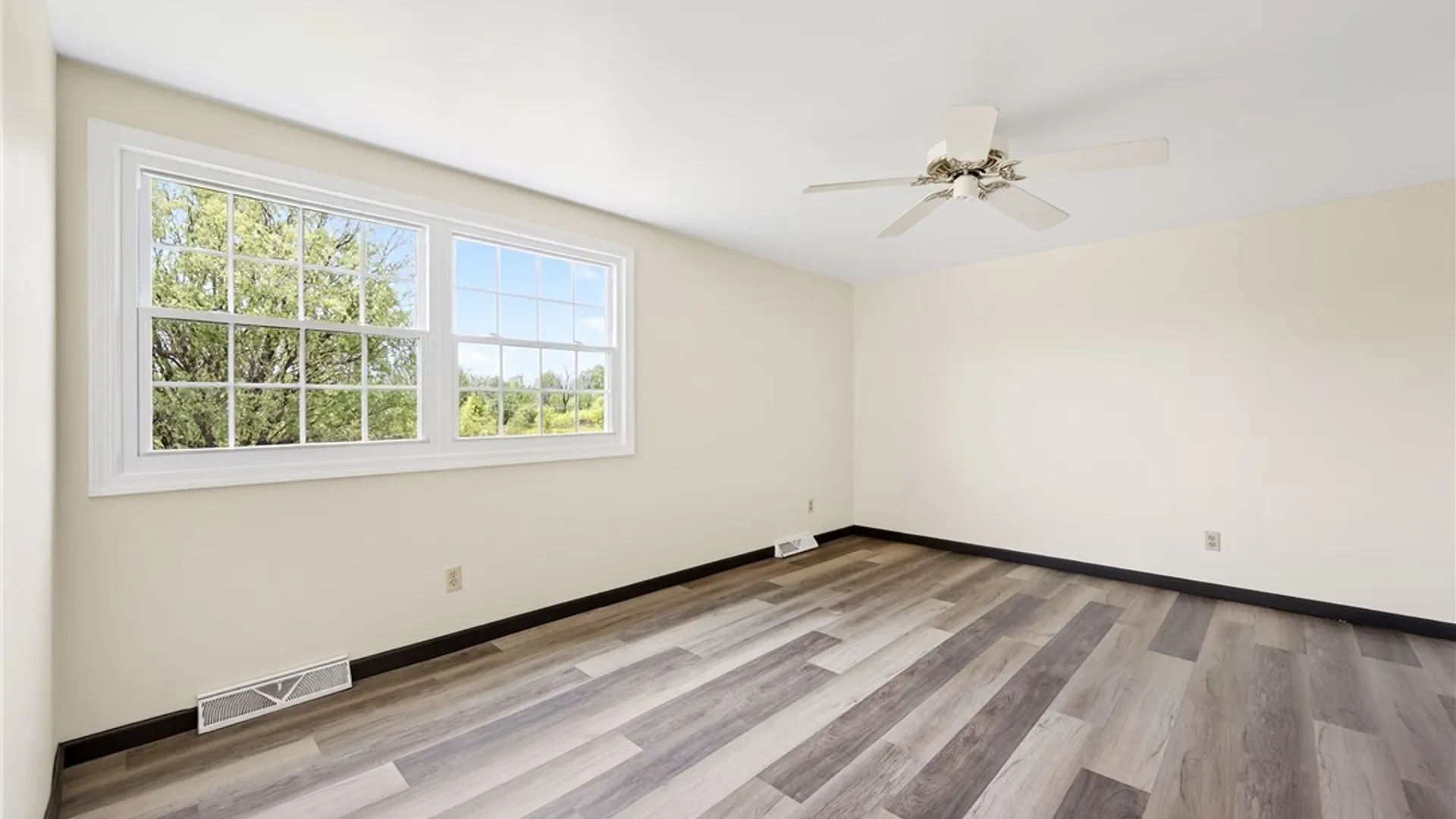 Property at 228 Gregory Place, Grand Island, NY 14072 24