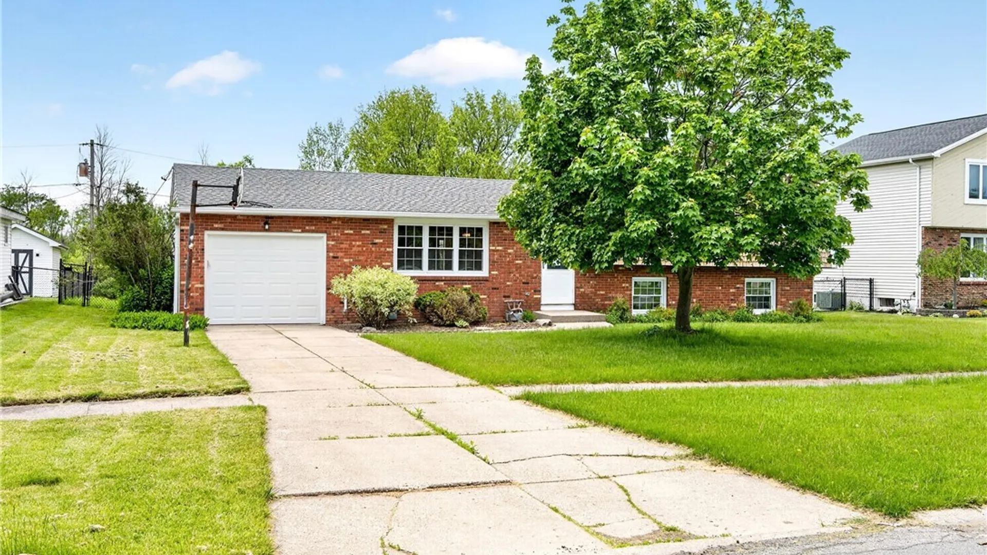 Property at 228 Gregory Place, Grand Island, NY 14072 3
