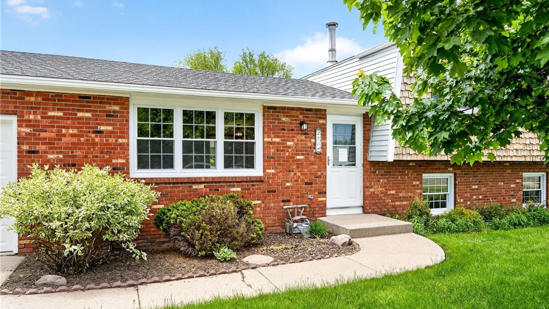 Property at 228 Gregory Place, Grand Island, NY 14072 5