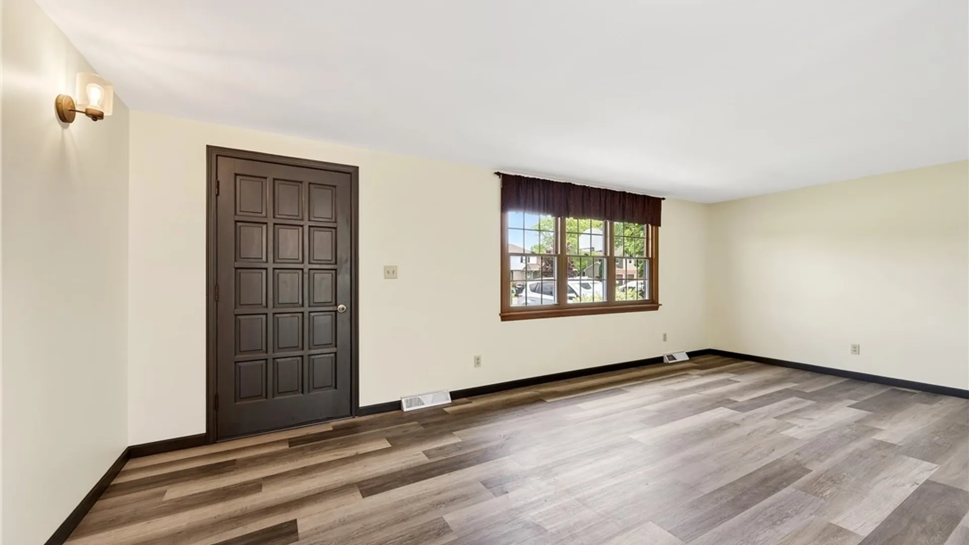 Property at 228 Gregory Place, Grand Island, NY 14072 6