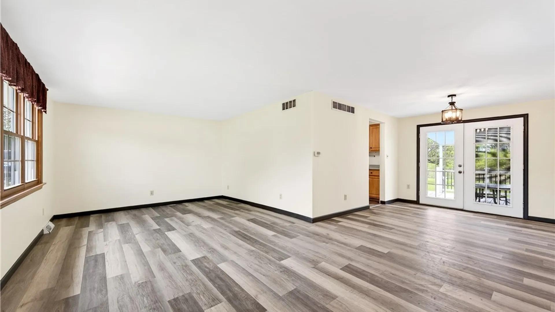 Property at 228 Gregory Place, Grand Island, NY 14072 9
