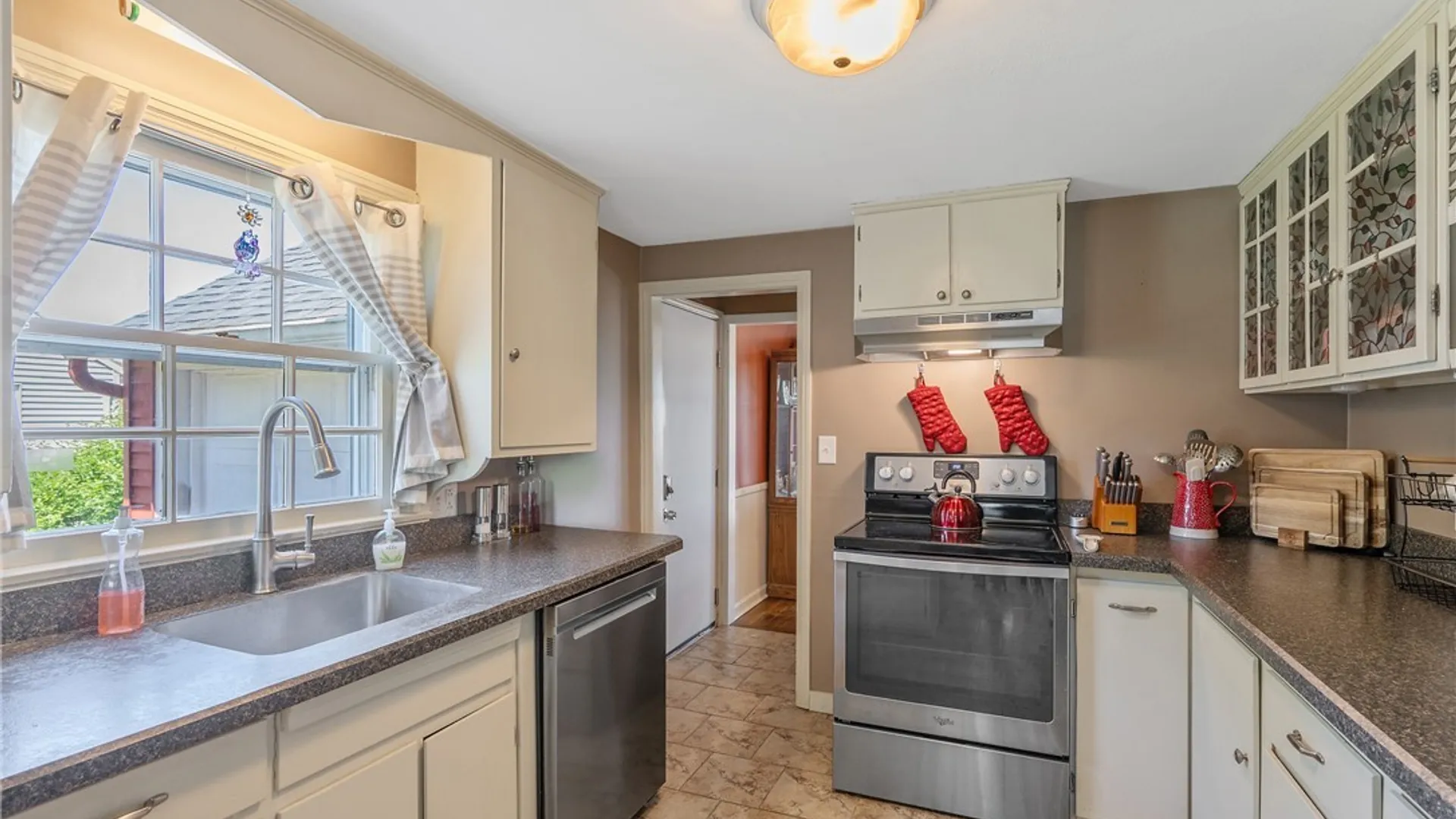 Property at 120 Hazelhurst Avenue, Clay, NY 13212 11