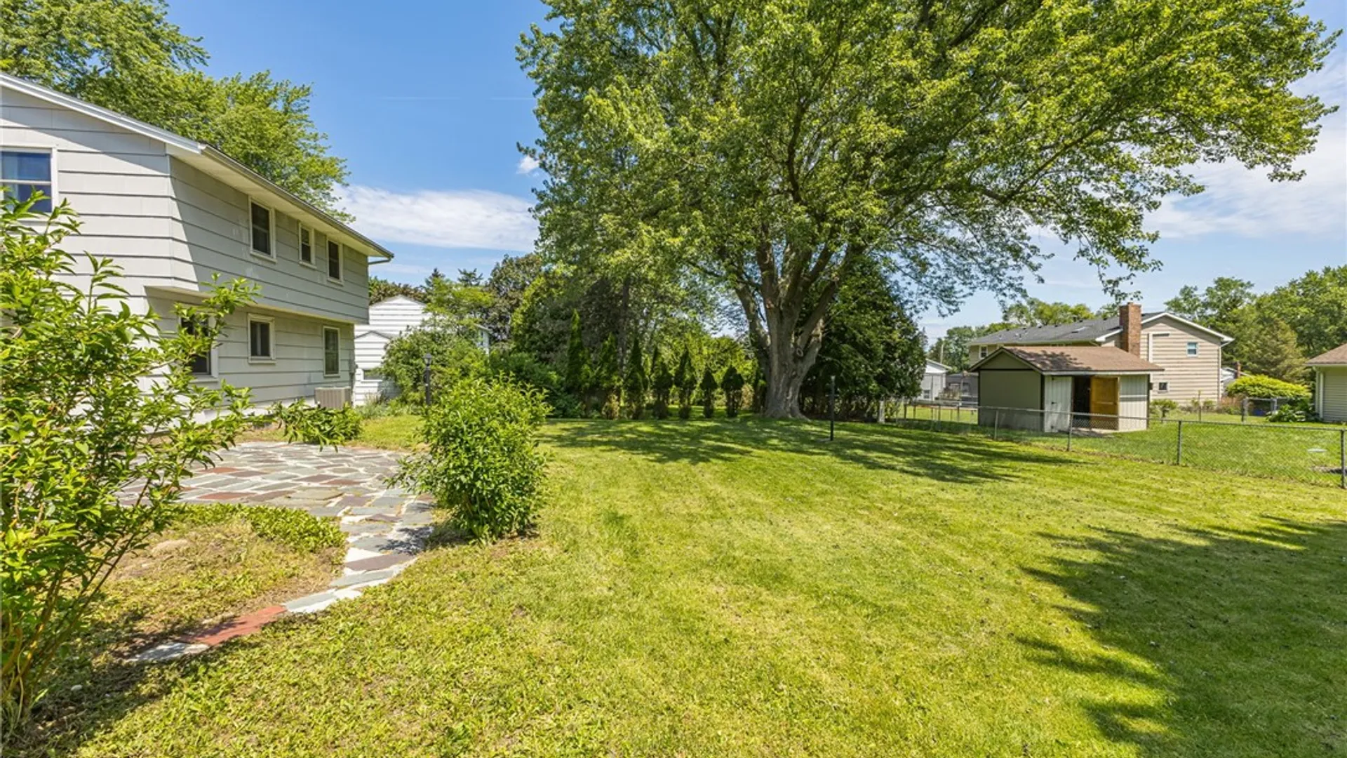 Property at 12 Blue Spruce Lane, Perinton, NY 14450 28