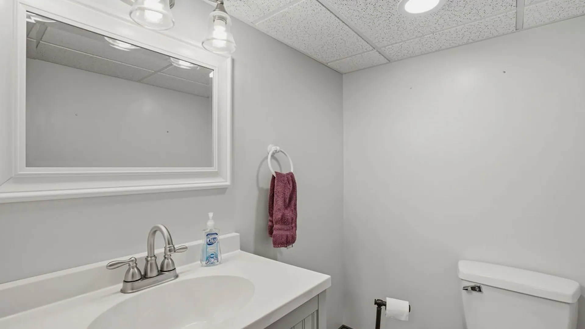 Property at 102 N Seine Drive, Cheektowaga, NY 14227 28