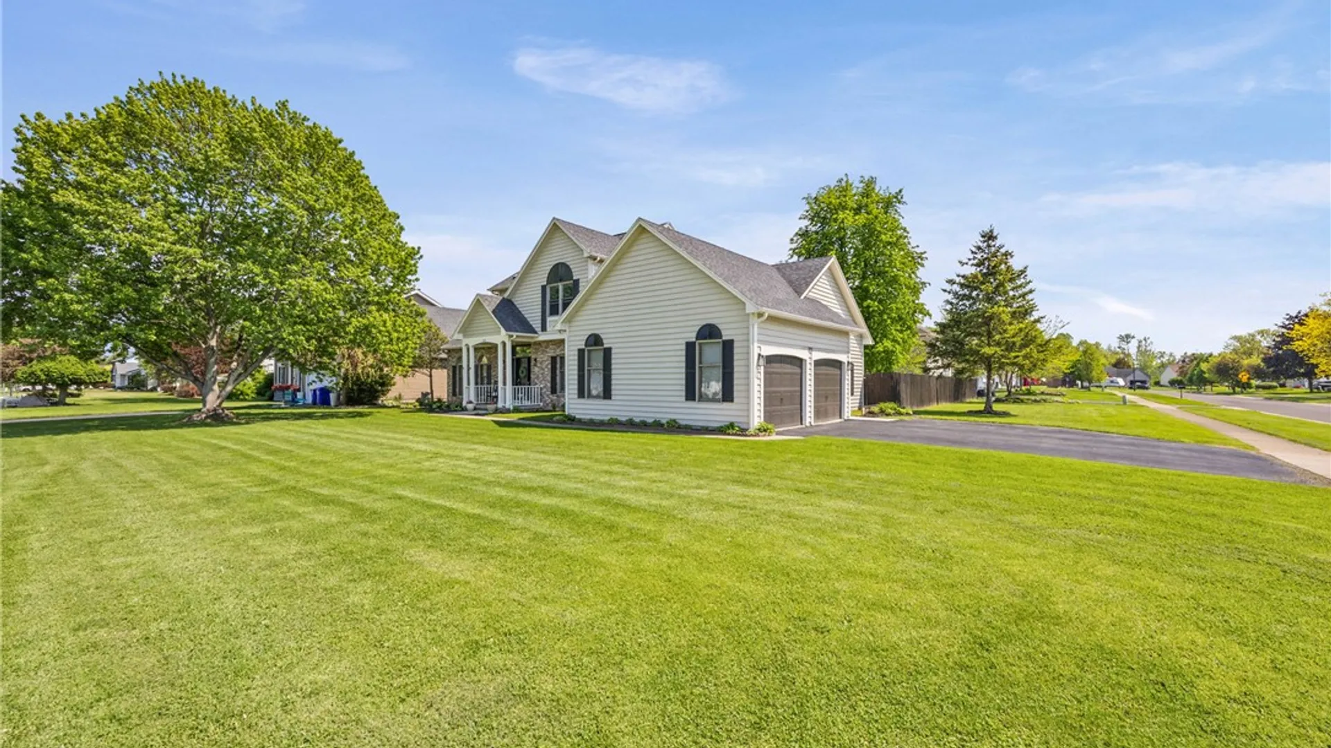 Property at 373 Cedar Creek Trl, Greece, NY 14626 4