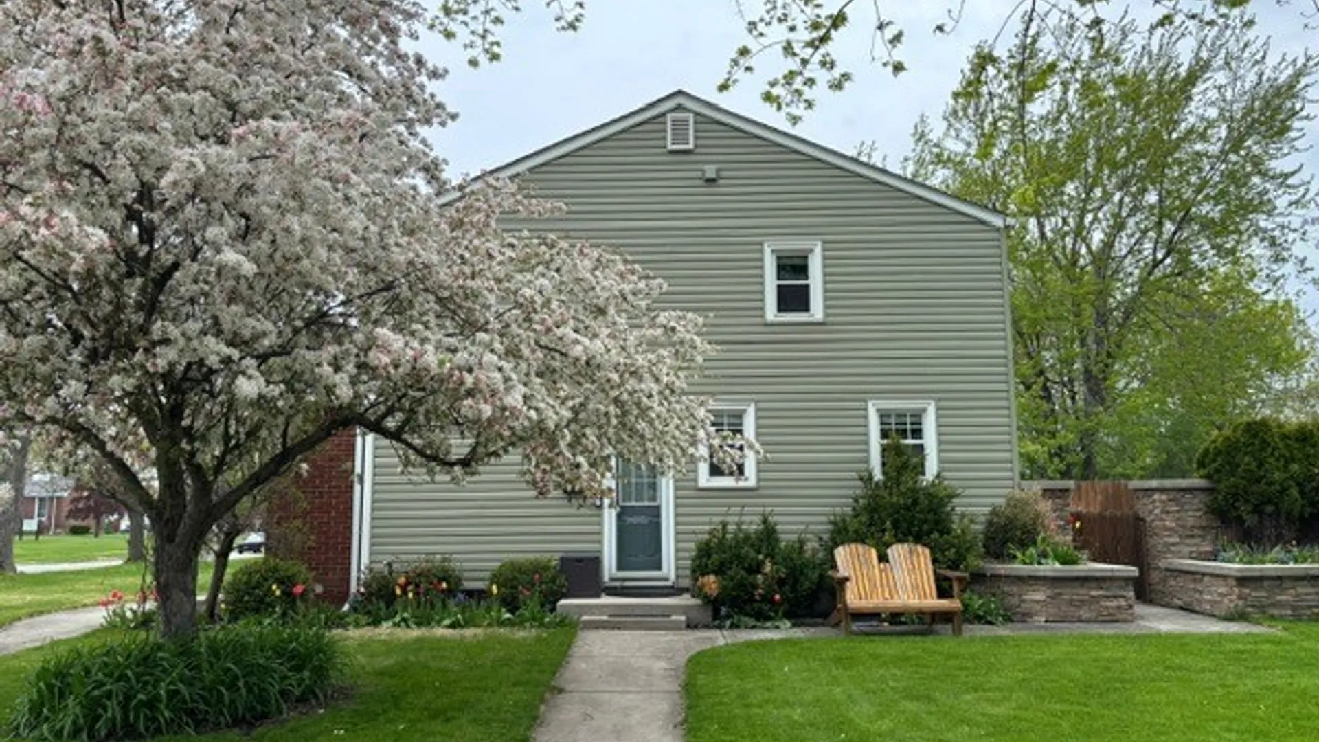 Property at 10 Gardenwood Lane, Tonawanda, NY 14223 3