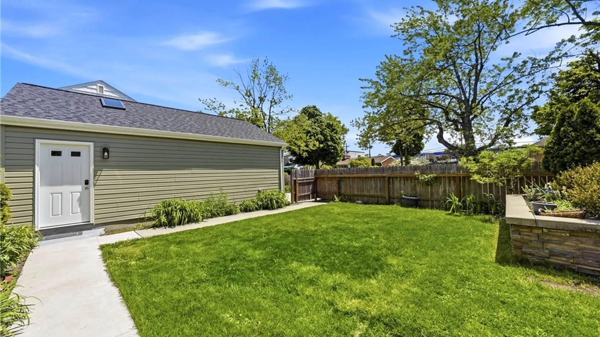 Property at 10 Gardenwood Lane, Tonawanda, NY 14223 34