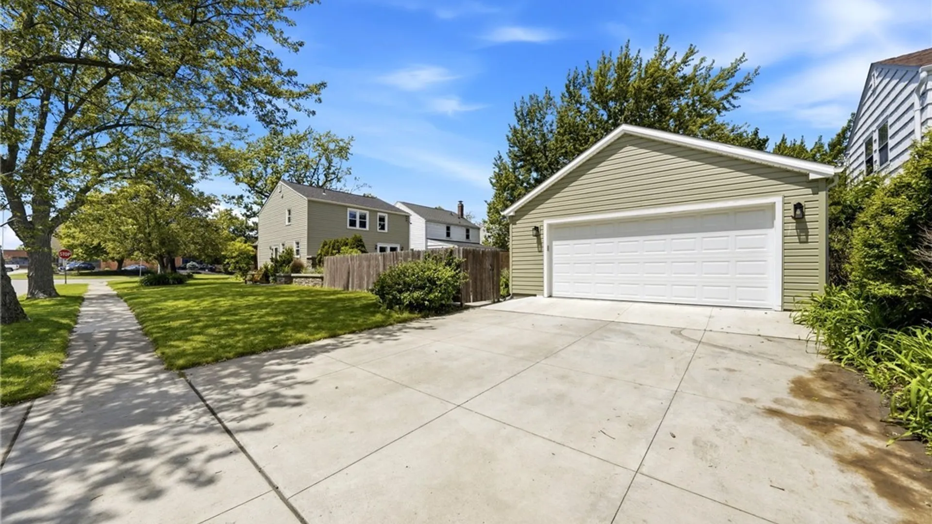 Property at 10 Gardenwood Lane, Tonawanda, NY 14223 36