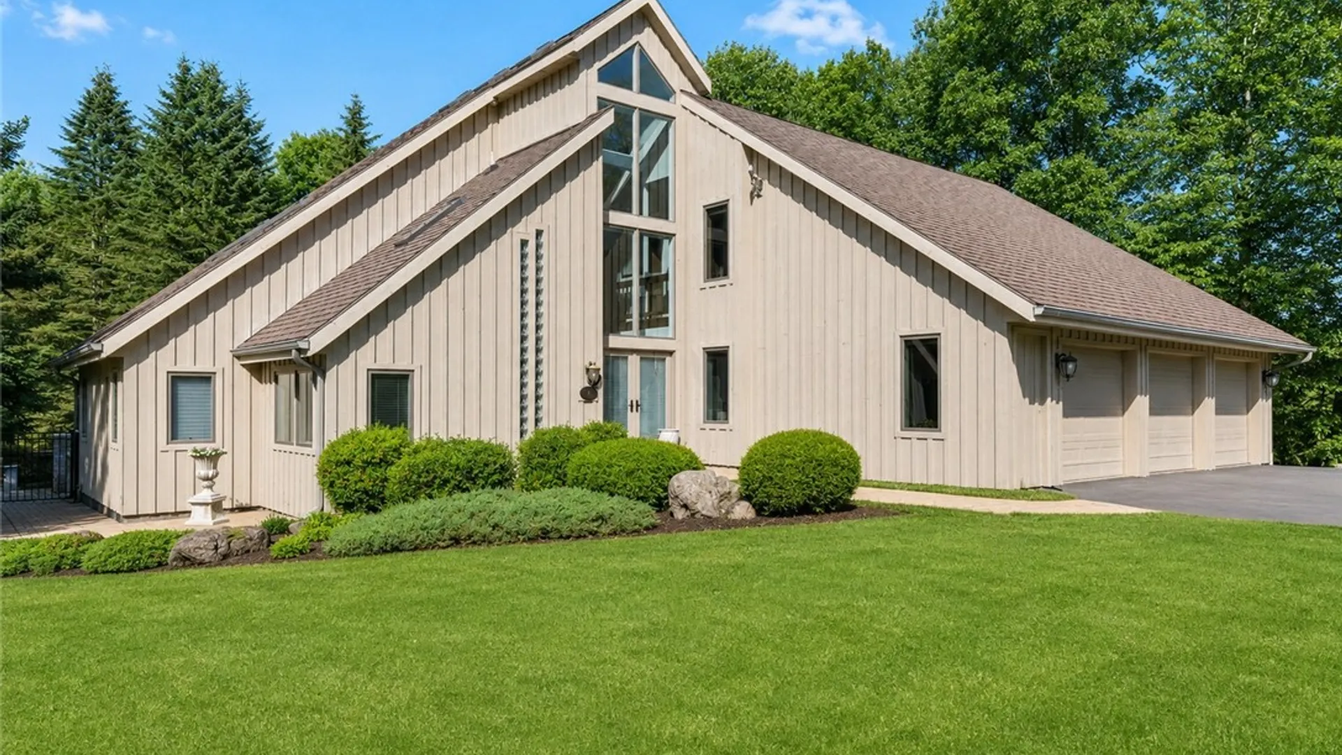 Property at 11 Scr Lane, Perinton, NY 14564 3