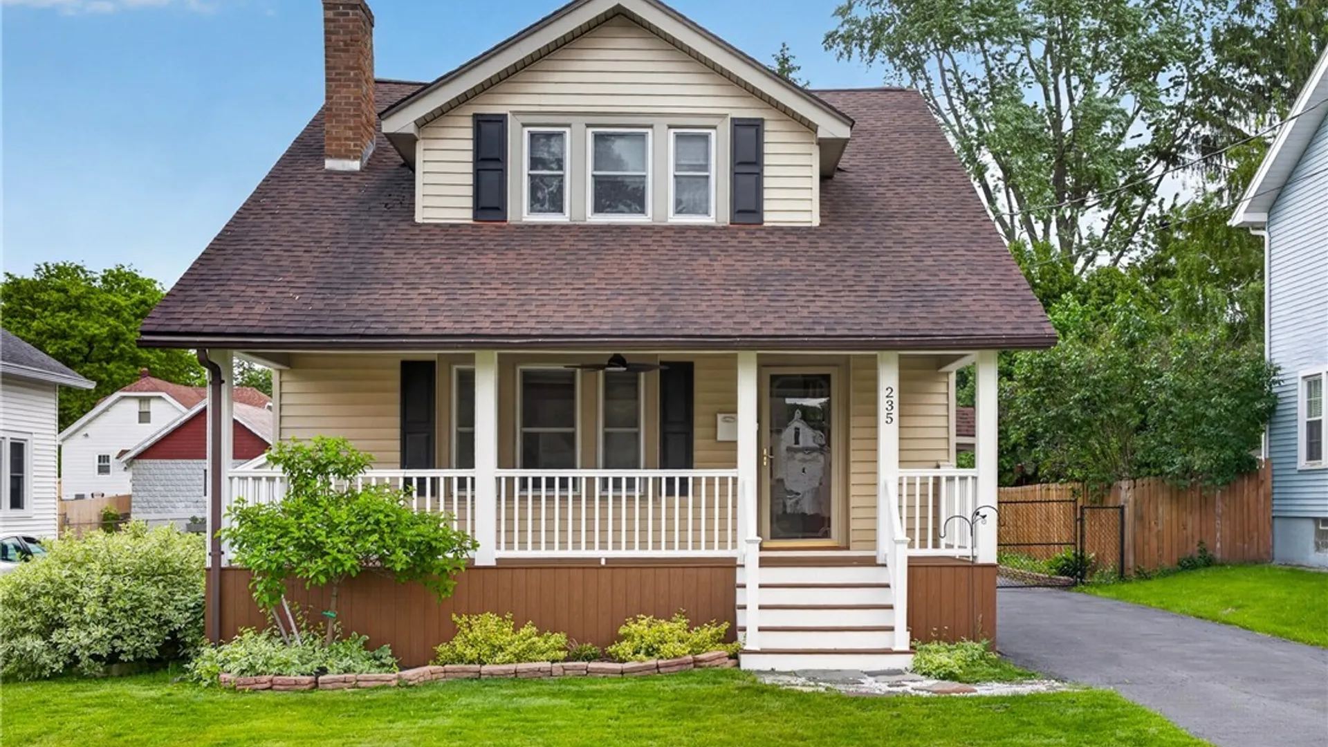 Property at 235 Homecroft Road, Syracuse, NY 13206 3