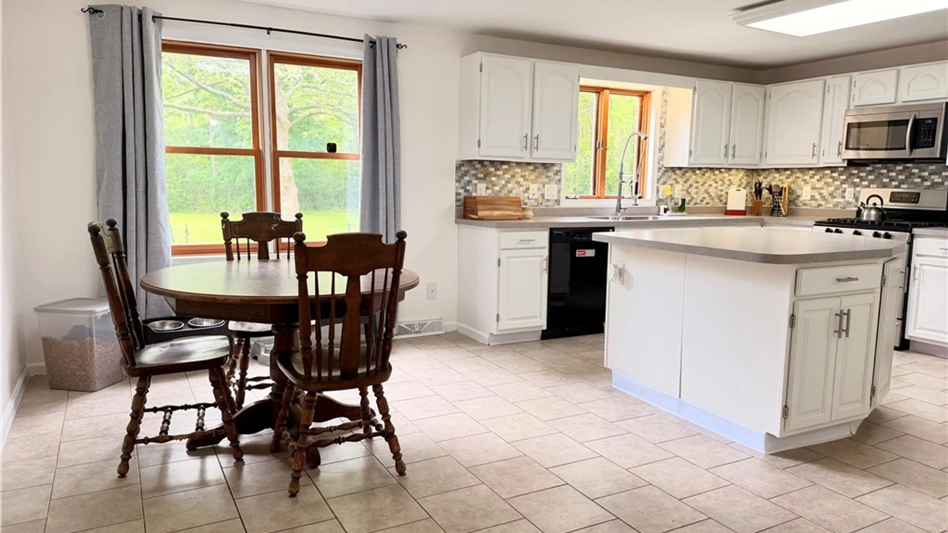 Property at 120 Sunset Drive, Hamburg, NY 14075 4