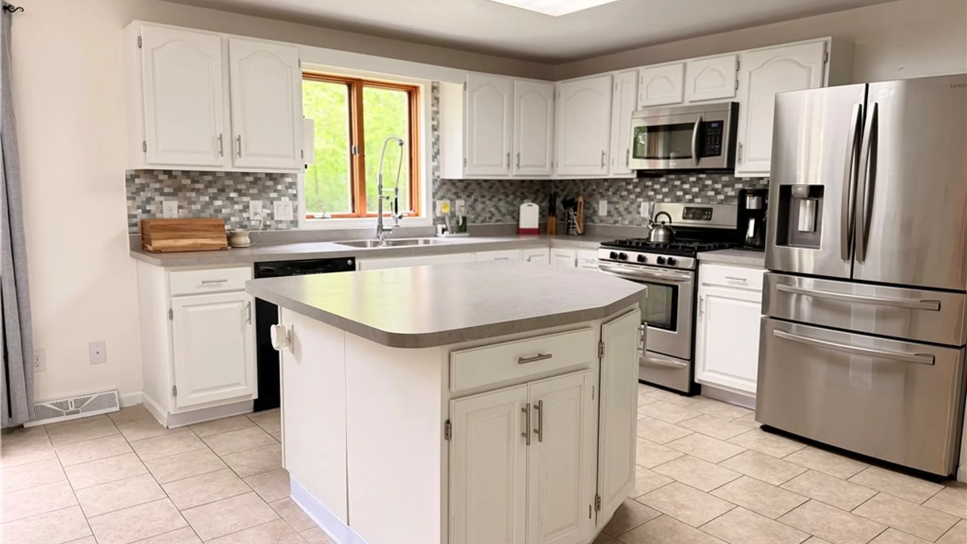 Property at 120 Sunset Drive, Hamburg, NY 14075 5