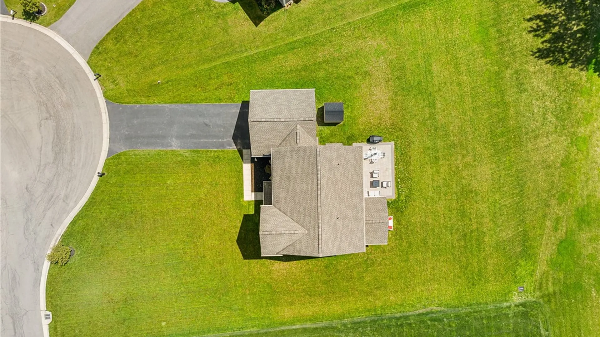 Property at 56 Knightbridge Circle, Penfield, NY 14526 46