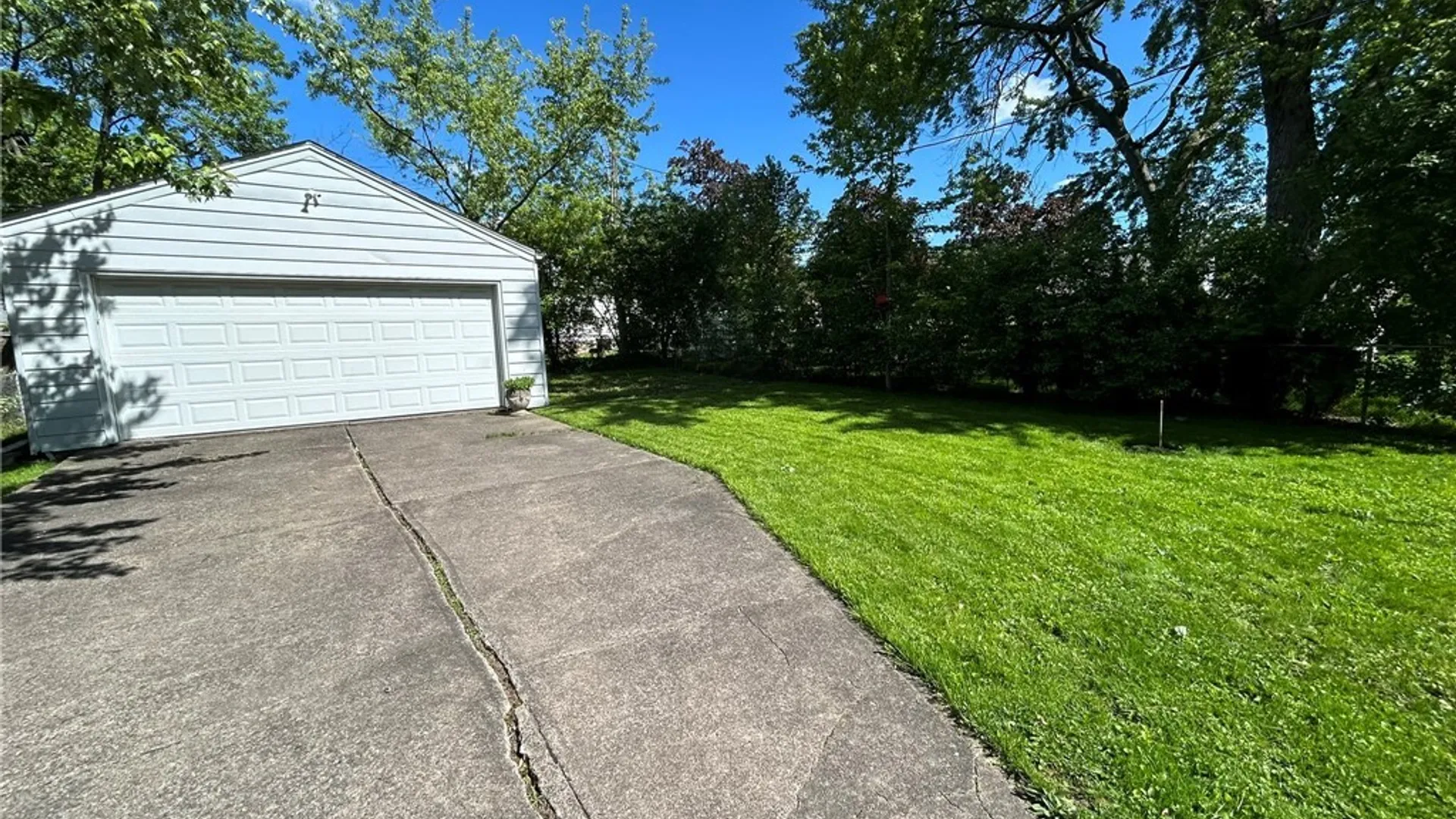 Property at 1835 Military Road, Tonawanda, NY 14217 3