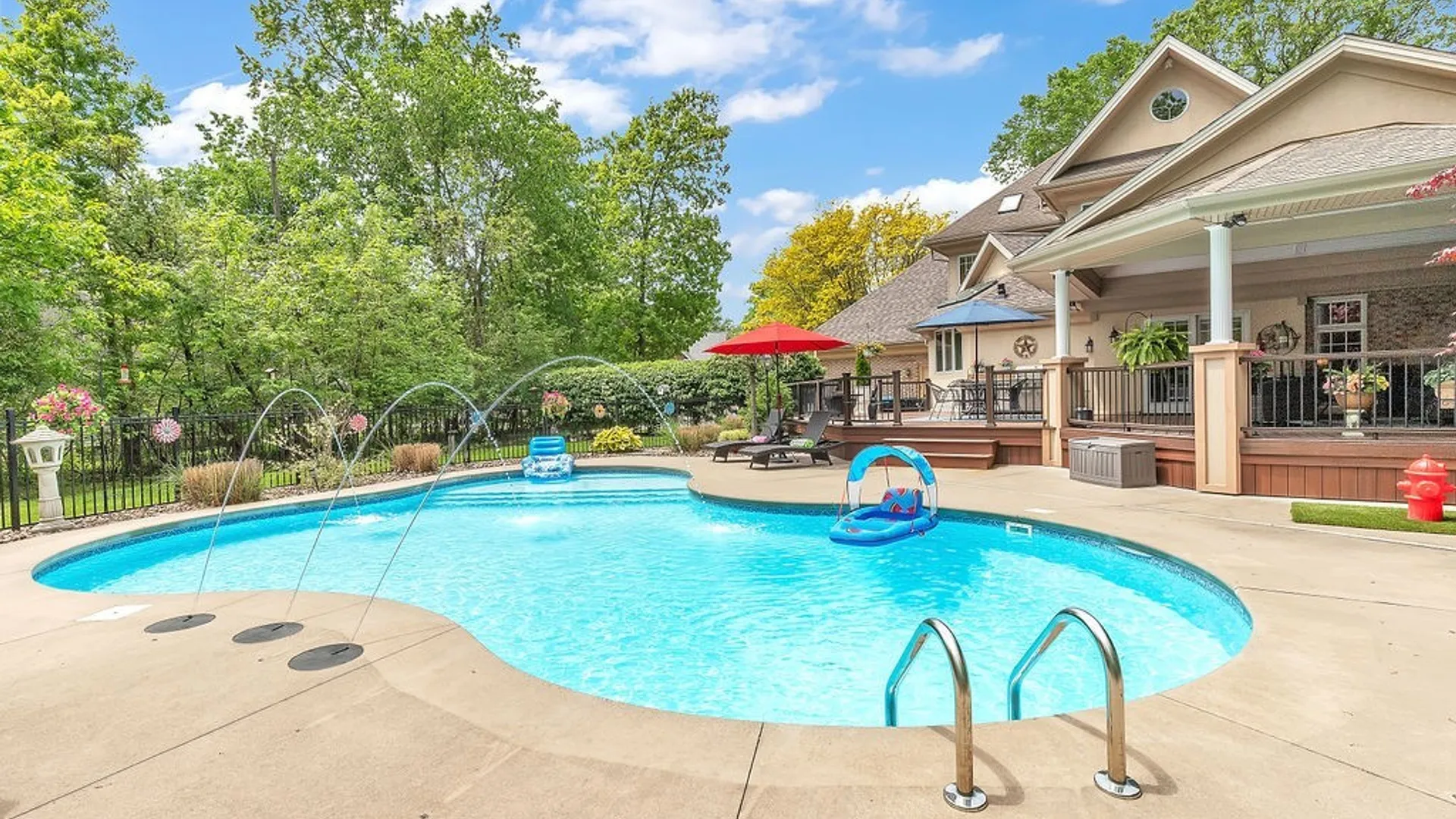 Property at 330 Deerwood Lane, Grand Island, NY 14072 3