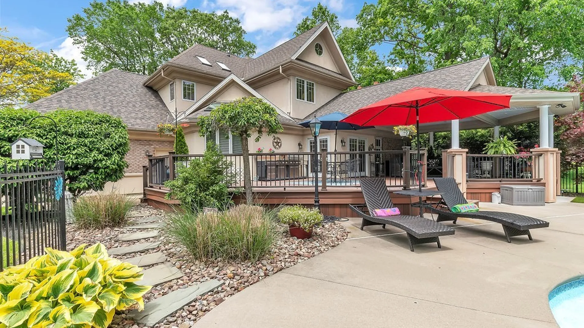 Property at 330 Deerwood Lane, Grand Island, NY 14072 4