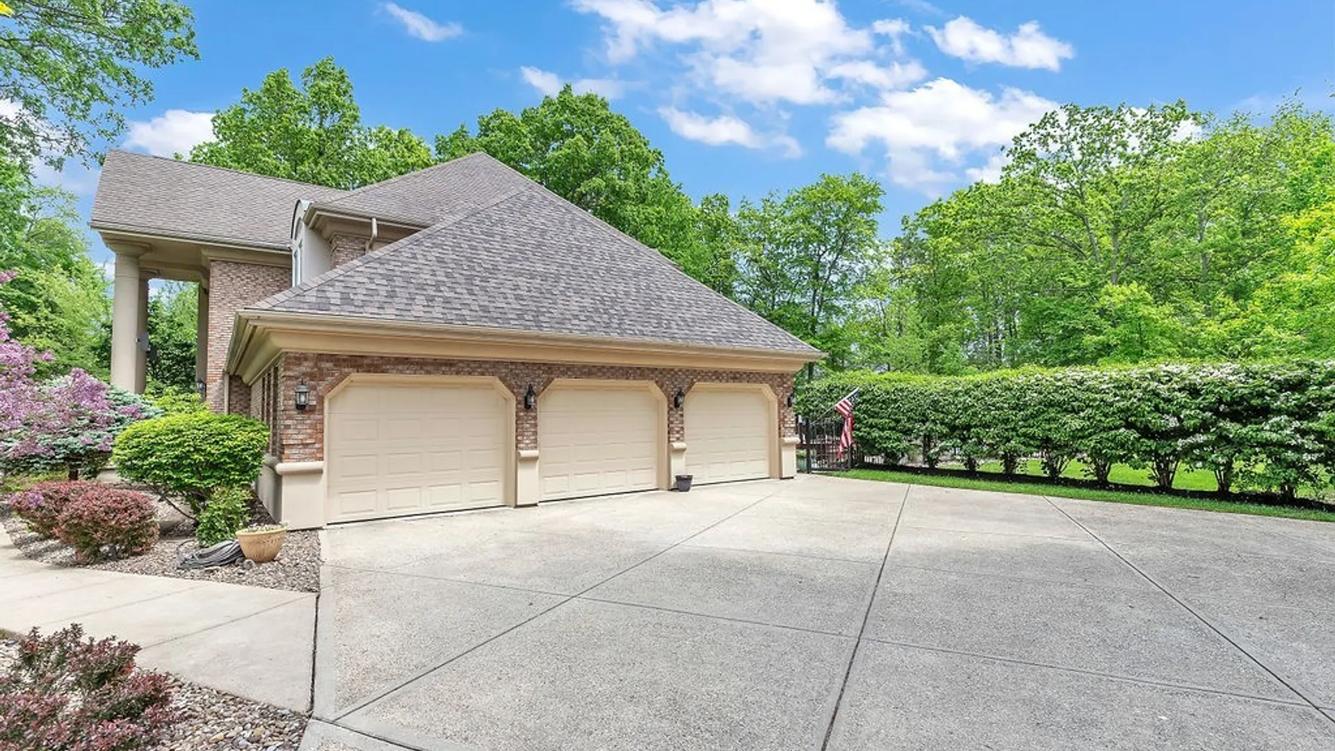 Property at 330 Deerwood Lane, Grand Island, NY 14072 49